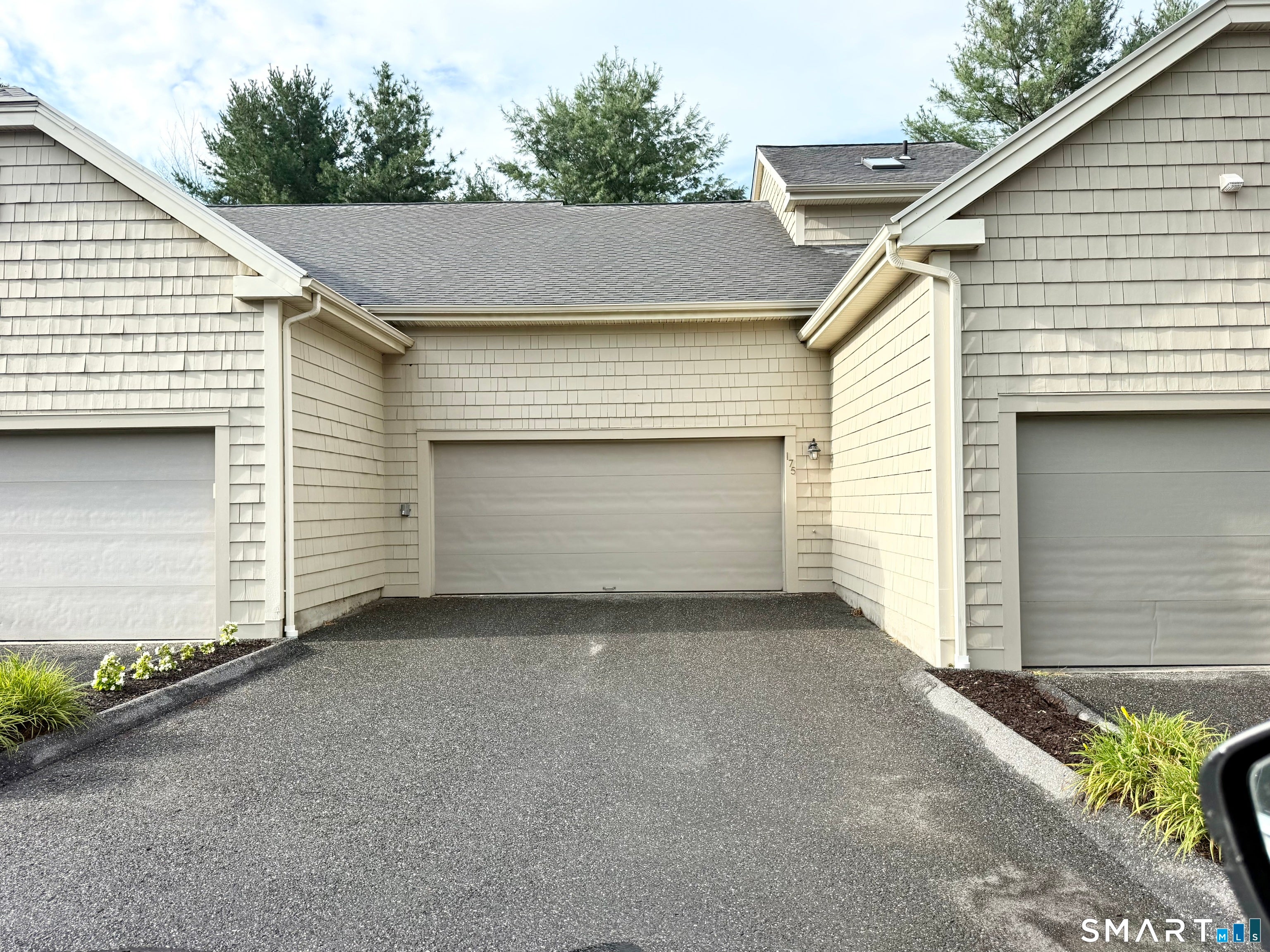 12 Boulevard Drive 32-175