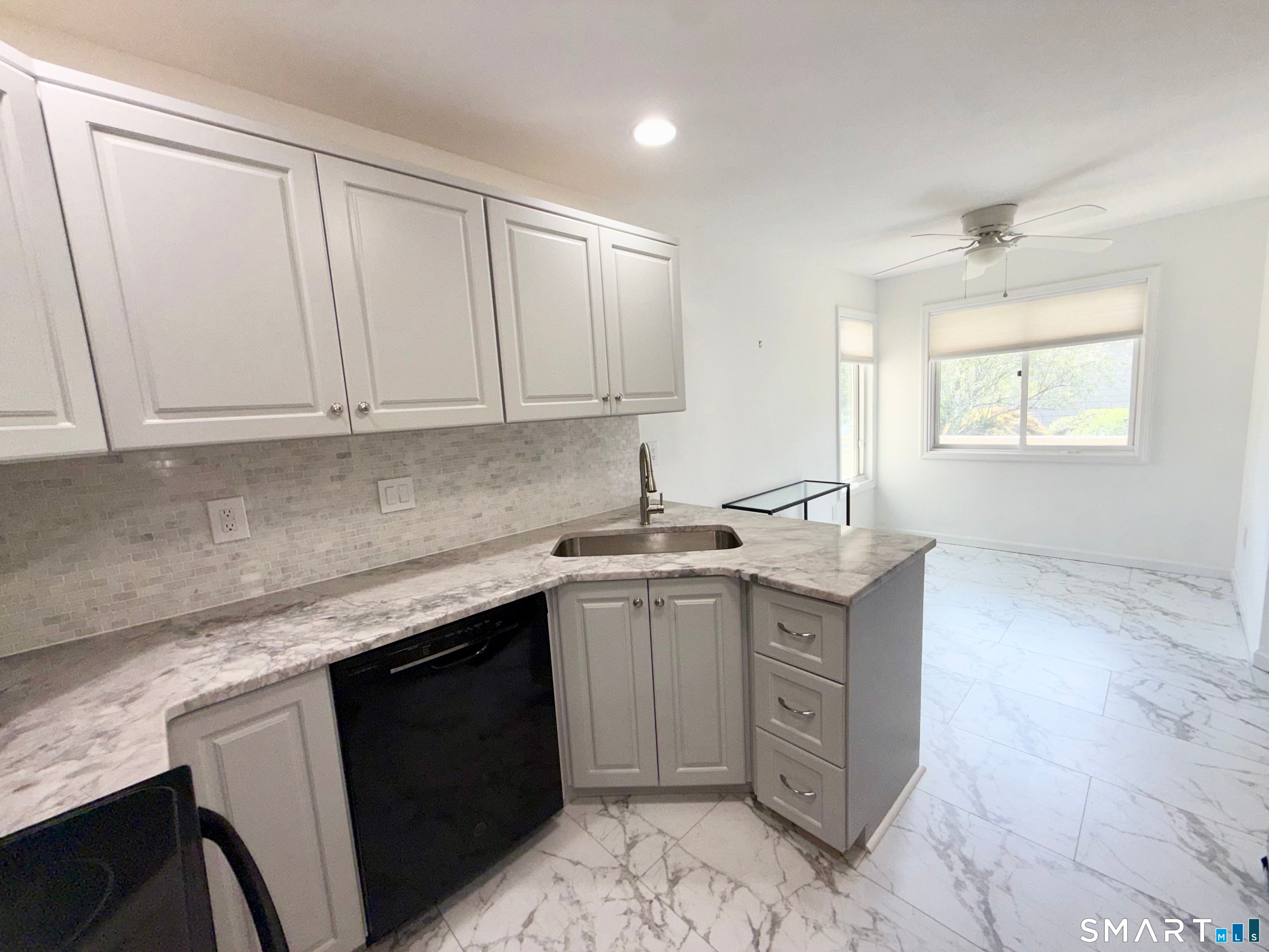 12 Boulevard Drive 32-175
