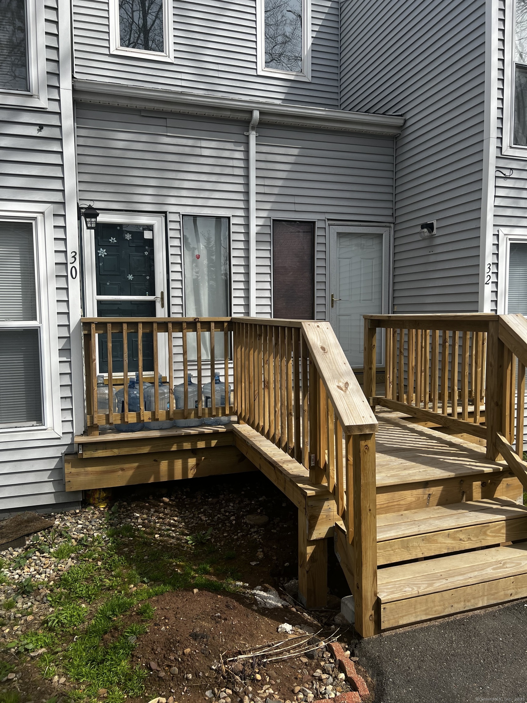 Glenview Drive 30, Cromwell, Connecticut - 3 Bedrooms  
3 Bathrooms  
6 Rooms - 