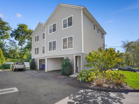 Condo For Sale - 118 Berwick Avenue #118<br/> Fairfield, CT 06825
