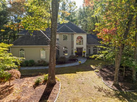 Photo of 13 Chatsworth Place, Farmington, CT 06032 (MLS # 24133005)