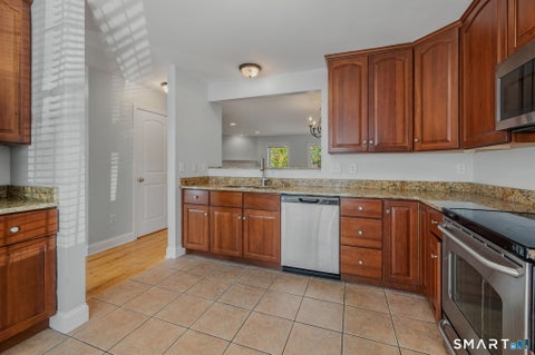 Tiny photo for 15 Freedom Way #83, East Lyme, CT 06357 (MLS # 24215739)