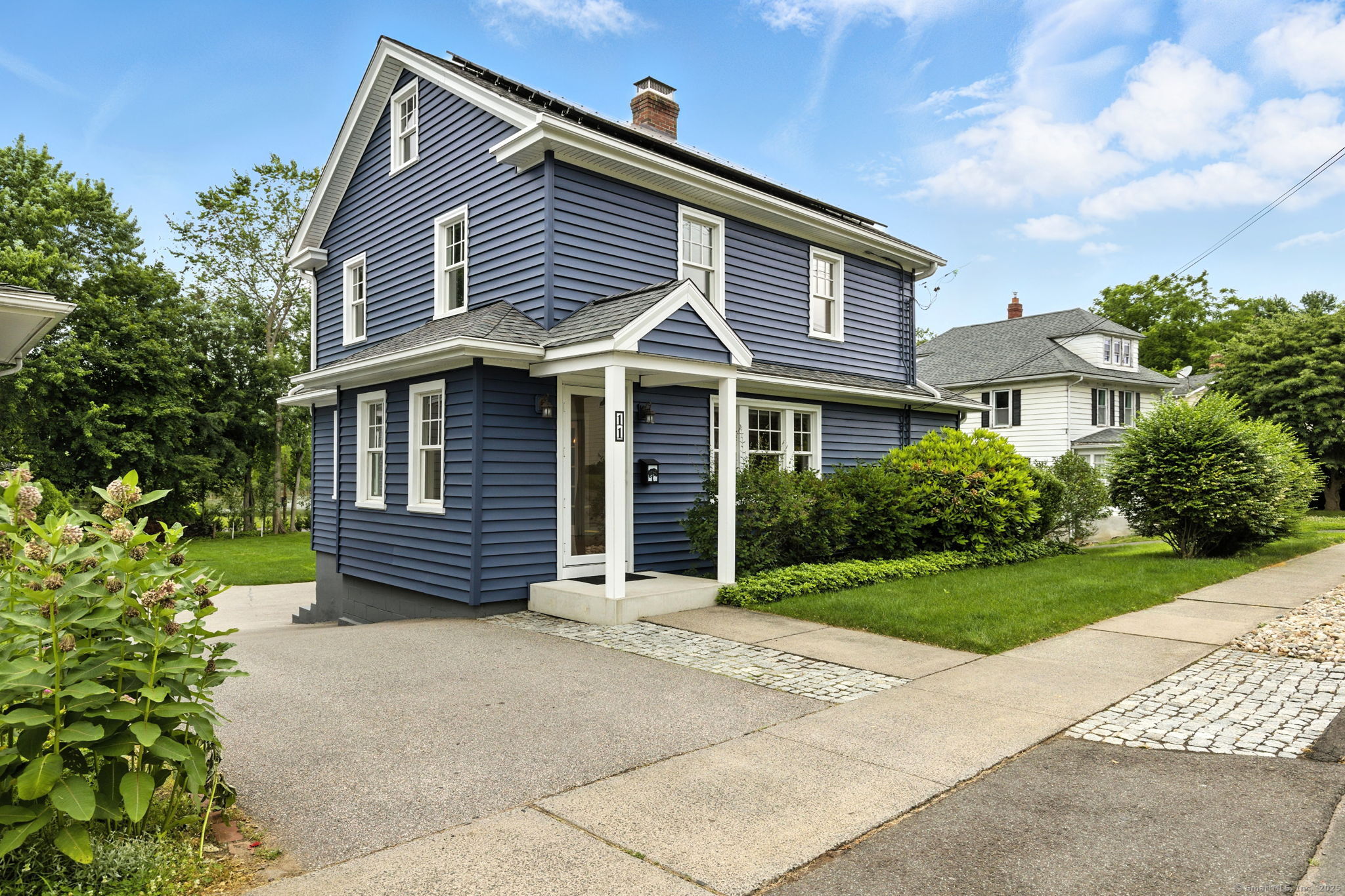11 Middletown Avenue