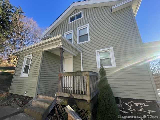 Humphrey Street, Seymour, Connecticut - 3 Bedrooms  
2 Bathrooms  
6 Rooms - 