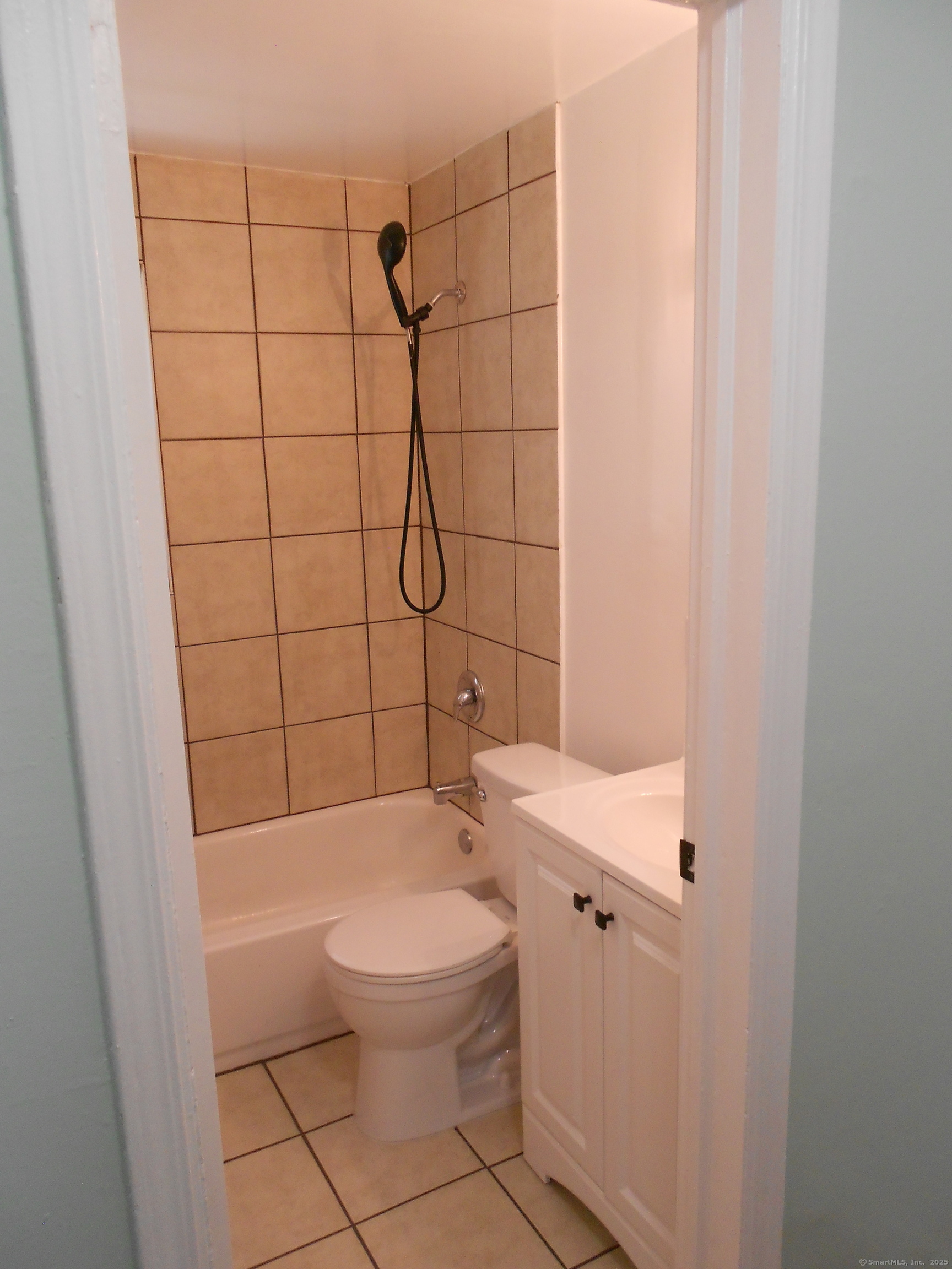 18 Bridge Street APT 1O