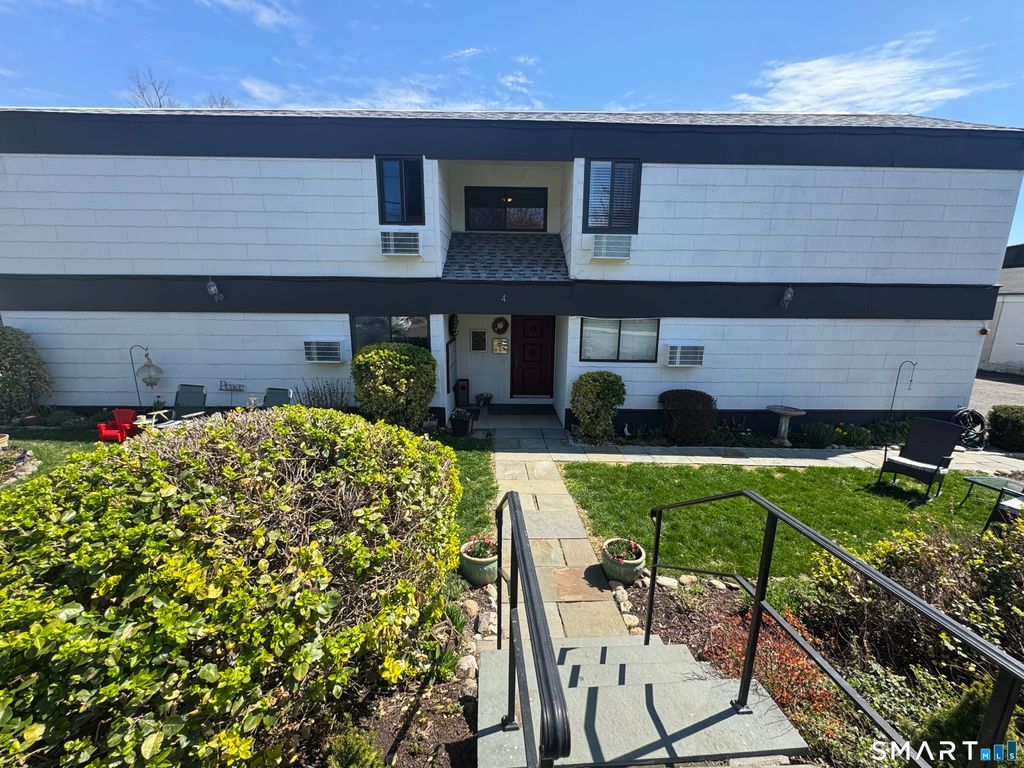 Photo of 4 Glenwood Avenue #B7, Norwalk, CT 06854 (MLS # 24168042)