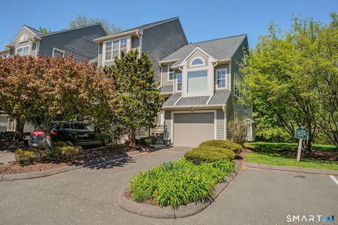 Photo of 220 Algonquin Trail #220, Trumbull, CT 06611 (MLS # 24174839)