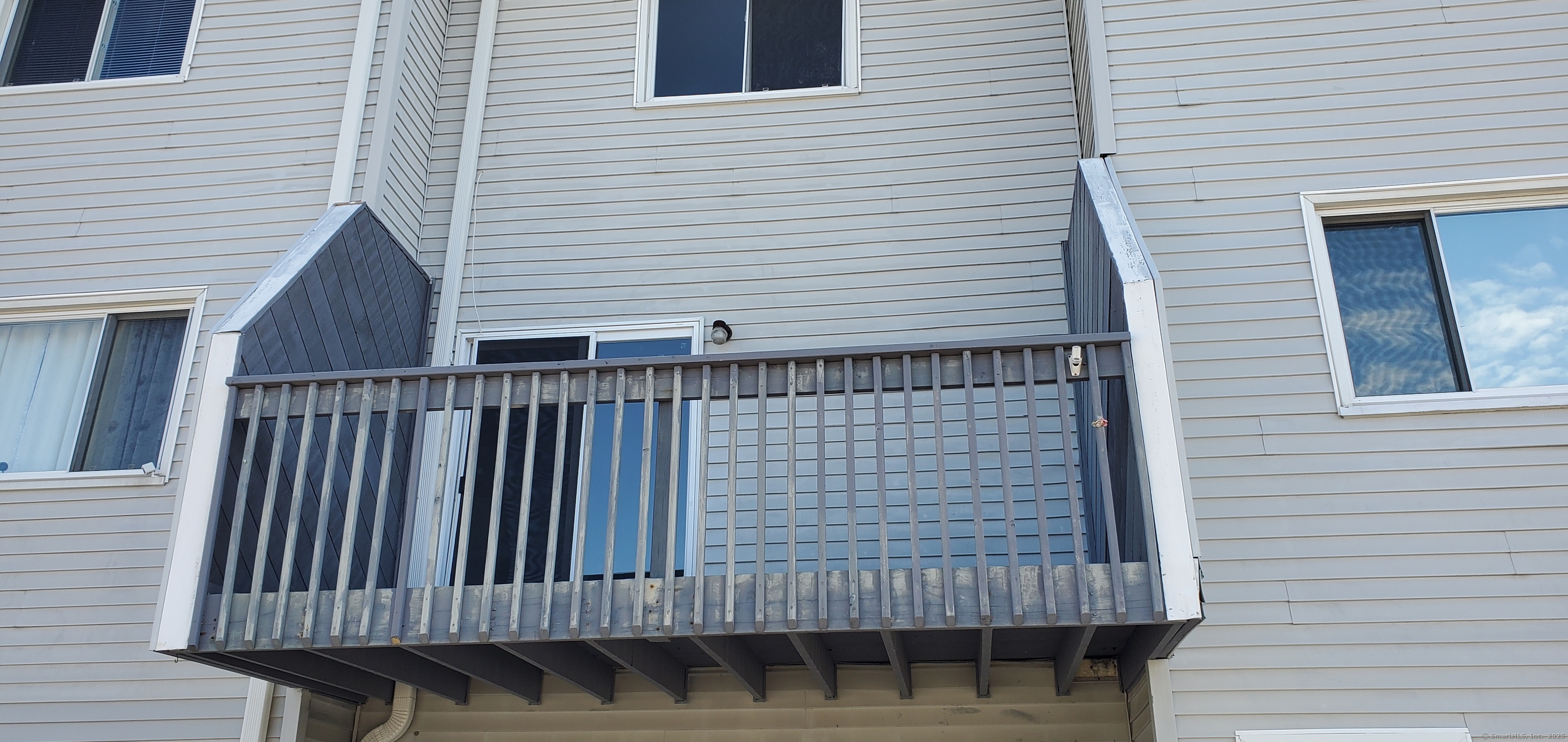 Rental Property at Derby Avenue 211, Derby, Connecticut - Bedrooms: 2 
Bathrooms: 2 
Rooms: 4  - $2,100 MO.