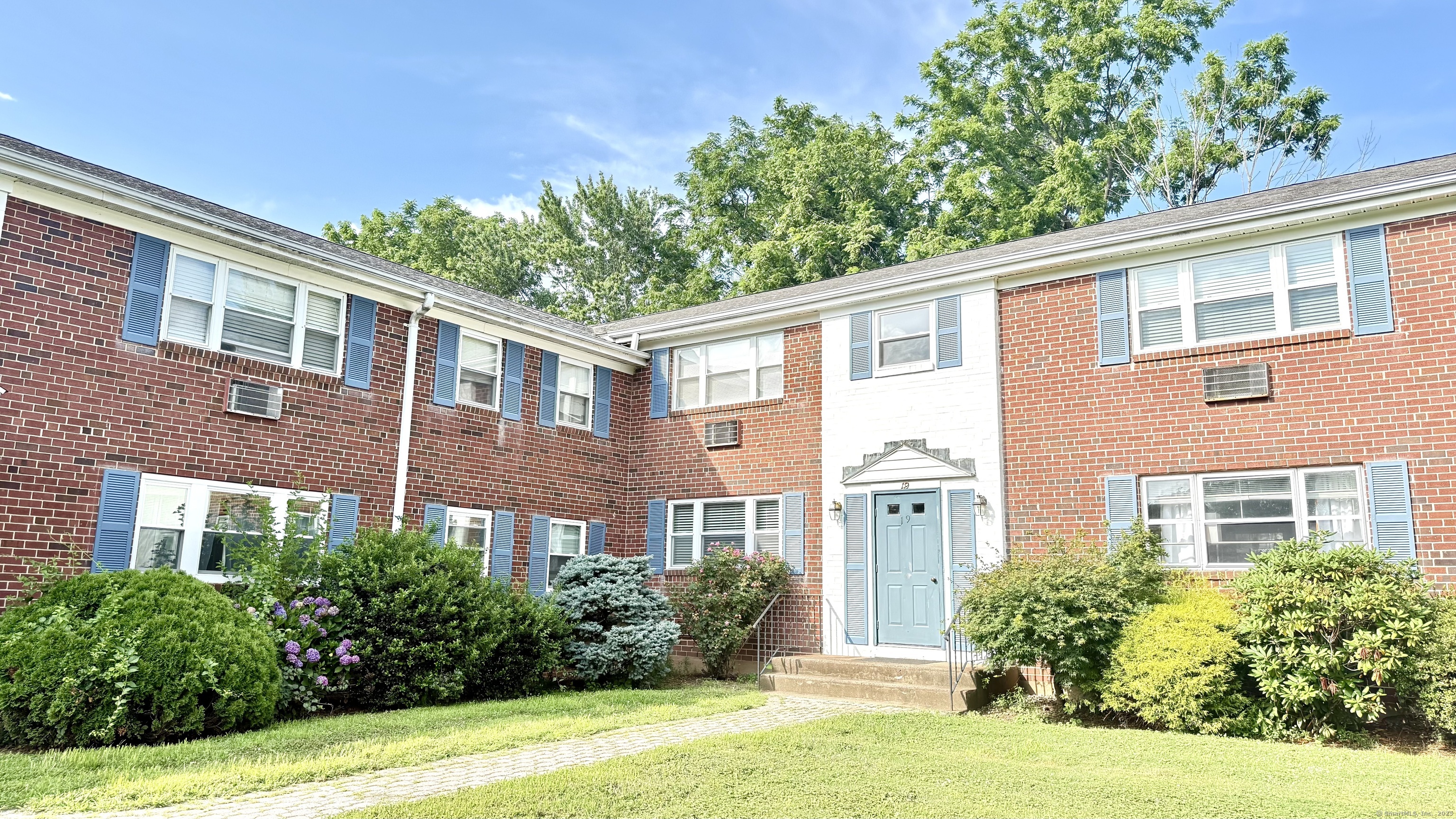 19 Colonial Drive APT B