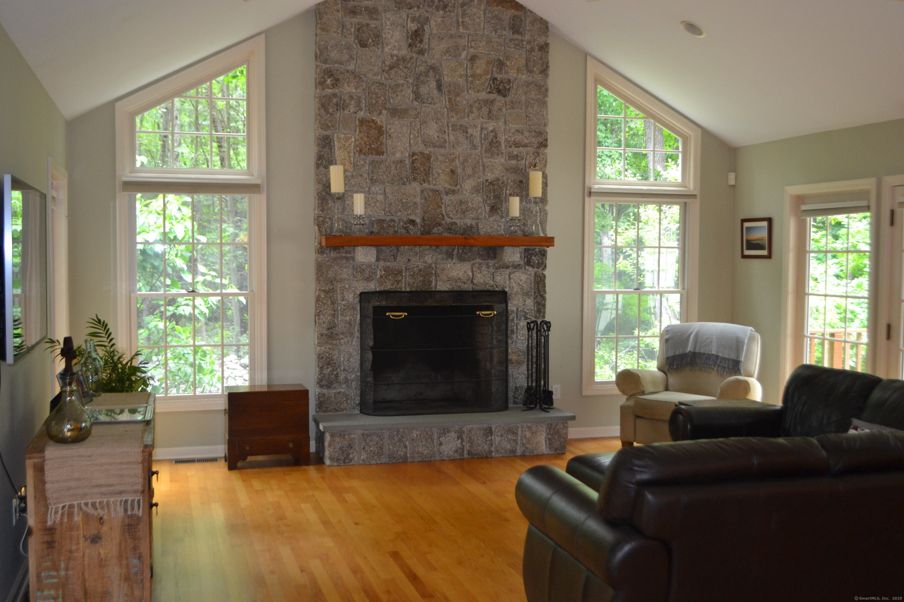 Property for Sale at Grumman Avenue, Wilton, Connecticut - Bedrooms: 4 
Bathrooms: 3 
Rooms: 11  - $1,025,000