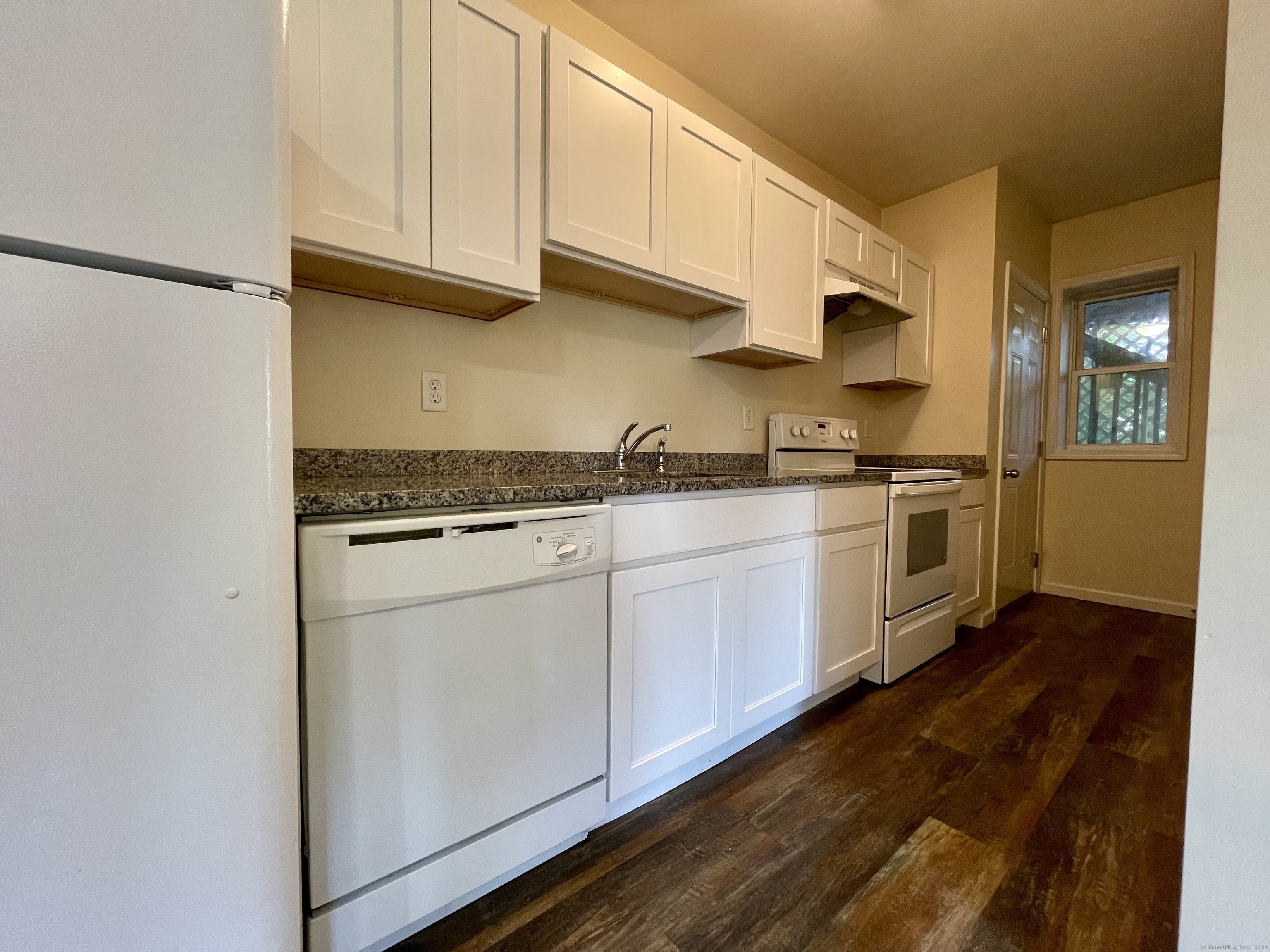 Bristol, Connecticut 06010, United States, 2 Bedrooms Bedrooms, ,1 BathroomBathrooms,Residential,Active,150852