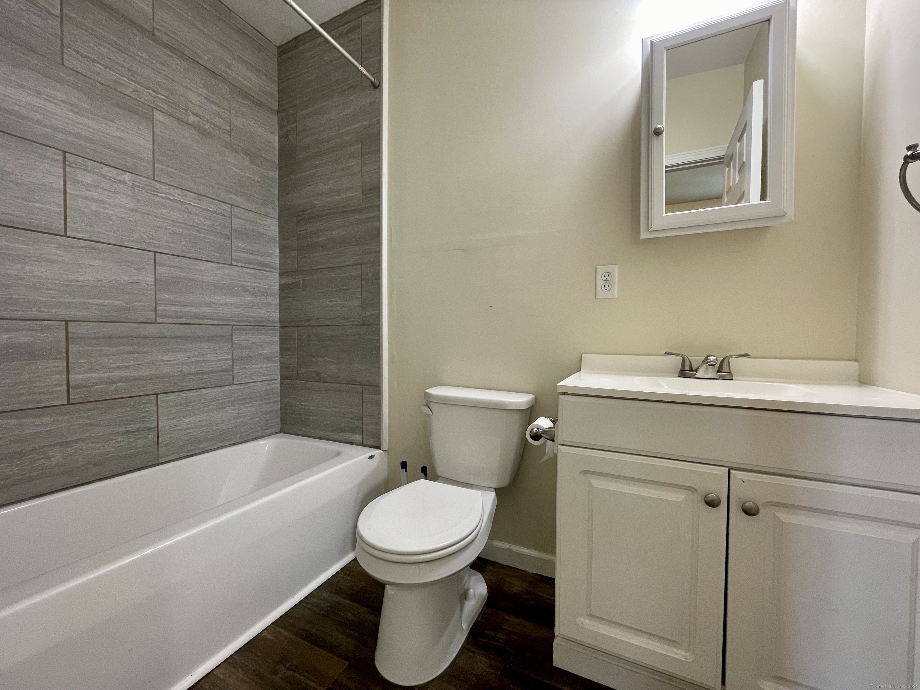 Bristol, Connecticut 06010, United States, 2 Bedrooms Bedrooms, ,1 BathroomBathrooms,Residential,Active,150852