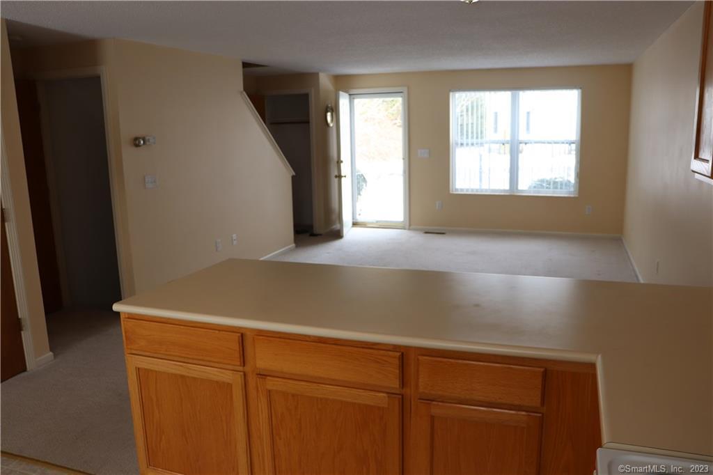 Glastonbury, Connecticut 06033, United States, 2 Bedrooms Bedrooms, ,2 BathroomsBathrooms,Residential,Active,139922