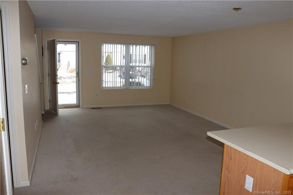 Glastonbury, Connecticut 06033, United States, 2 Bedrooms Bedrooms, ,2 BathroomsBathrooms,Residential,Active,139922