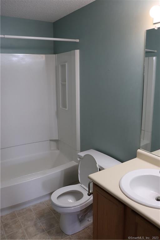 Glastonbury, Connecticut 06033, United States, 2 Bedrooms Bedrooms, ,2 BathroomsBathrooms,Residential,Active,139922