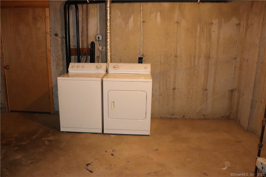 Glastonbury, Connecticut 06033, United States, 2 Bedrooms Bedrooms, ,2 BathroomsBathrooms,Residential,Active,139922