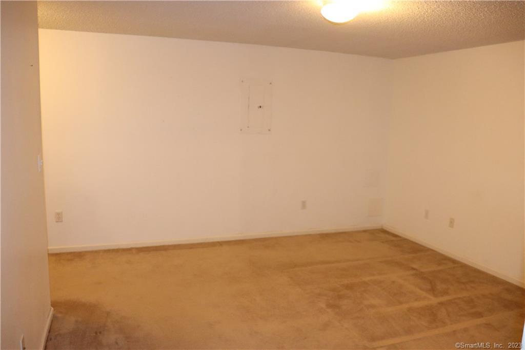 Glastonbury, Connecticut 06033, United States, 2 Bedrooms Bedrooms, ,2 BathroomsBathrooms,Residential,Active,139922