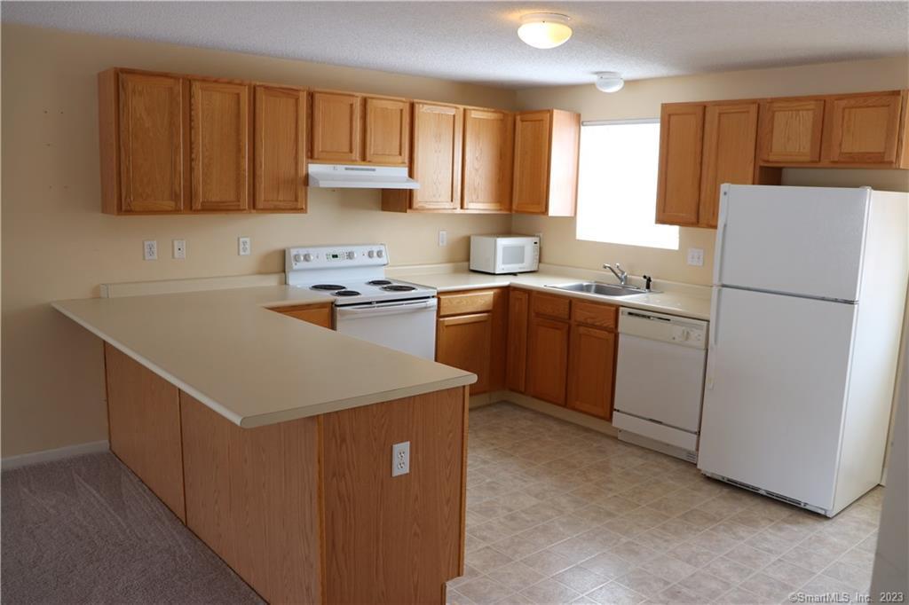 Glastonbury, Connecticut 06033, United States, 2 Bedrooms Bedrooms, ,2 BathroomsBathrooms,Residential,Active,139922