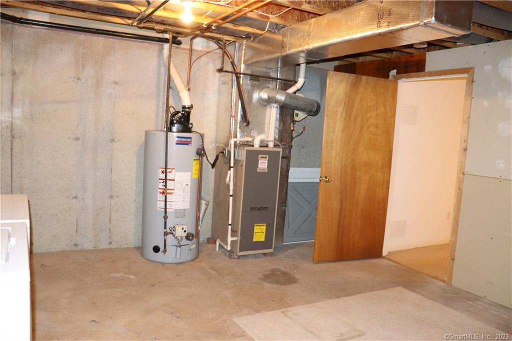 Glastonbury, Connecticut 06033, United States, 2 Bedrooms Bedrooms, ,2 BathroomsBathrooms,Residential,Active,139922