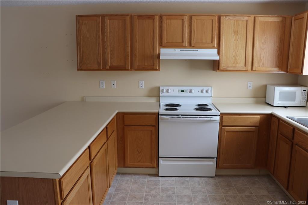 Glastonbury, Connecticut 06033, United States, 2 Bedrooms Bedrooms, ,2 BathroomsBathrooms,Residential,Active,139922