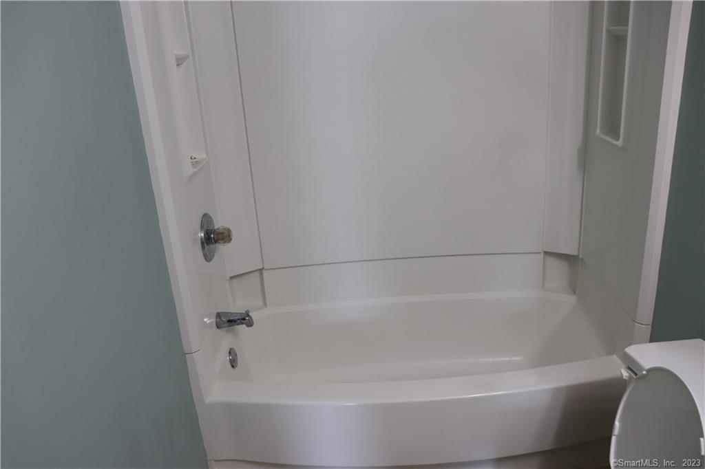 Glastonbury, Connecticut 06033, United States, 2 Bedrooms Bedrooms, ,2 BathroomsBathrooms,Residential,Active,139922