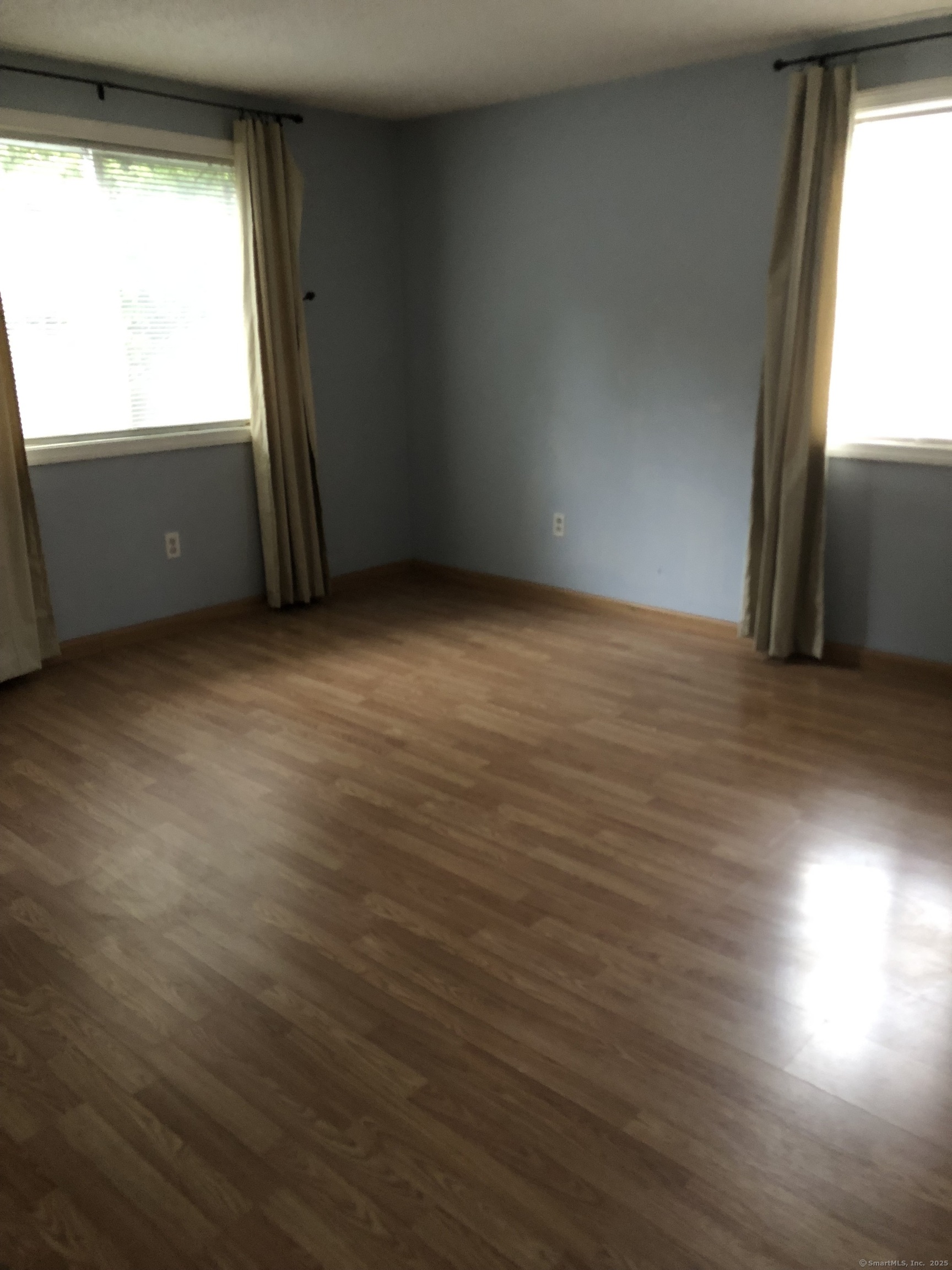 Perry Street 150, Putnam, Connecticut - 2 Bedrooms  
1 Bathrooms  
4 Rooms - 