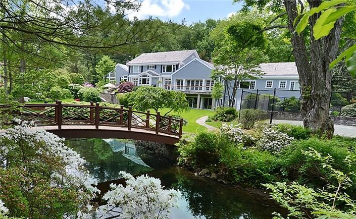 Lambert Road, New Canaan, Connecticut - 5 Bedrooms  
6.5 Bathrooms  
15 Rooms - 