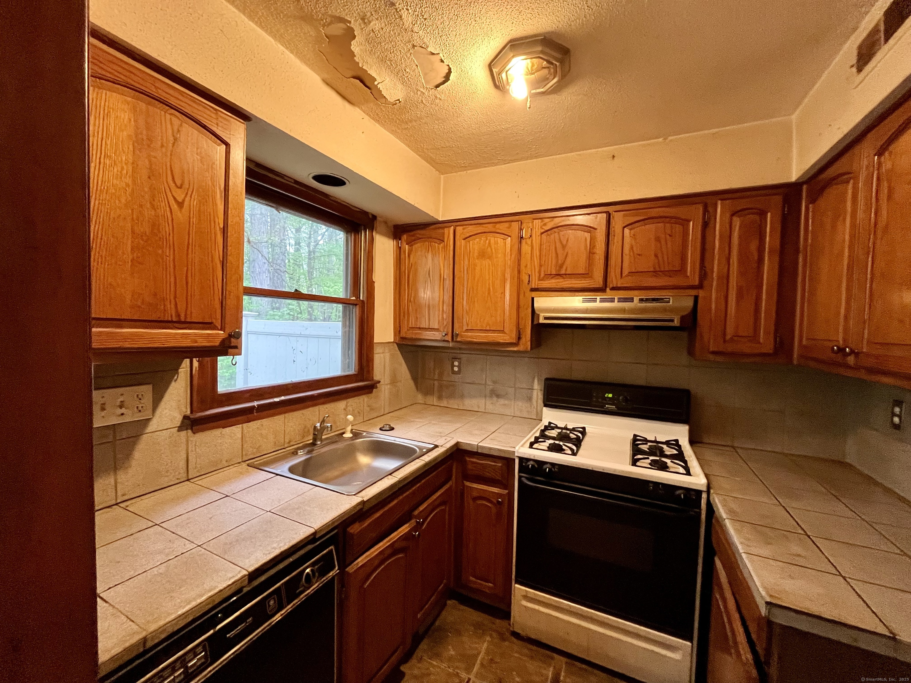 527 Hilliard Street #B, Manchester, Connecticut image 6