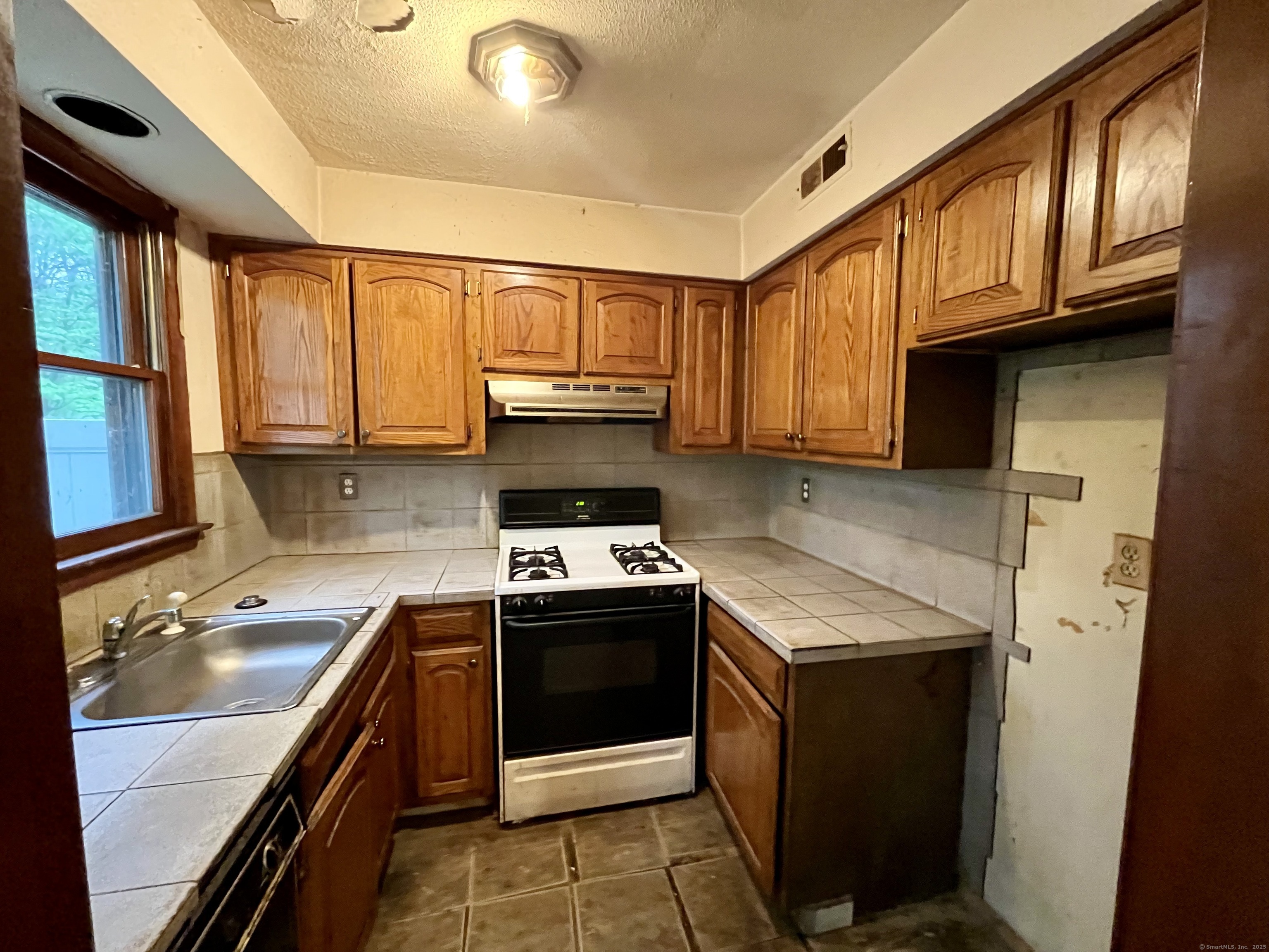 527 Hilliard Street #B, Manchester, Connecticut image 5