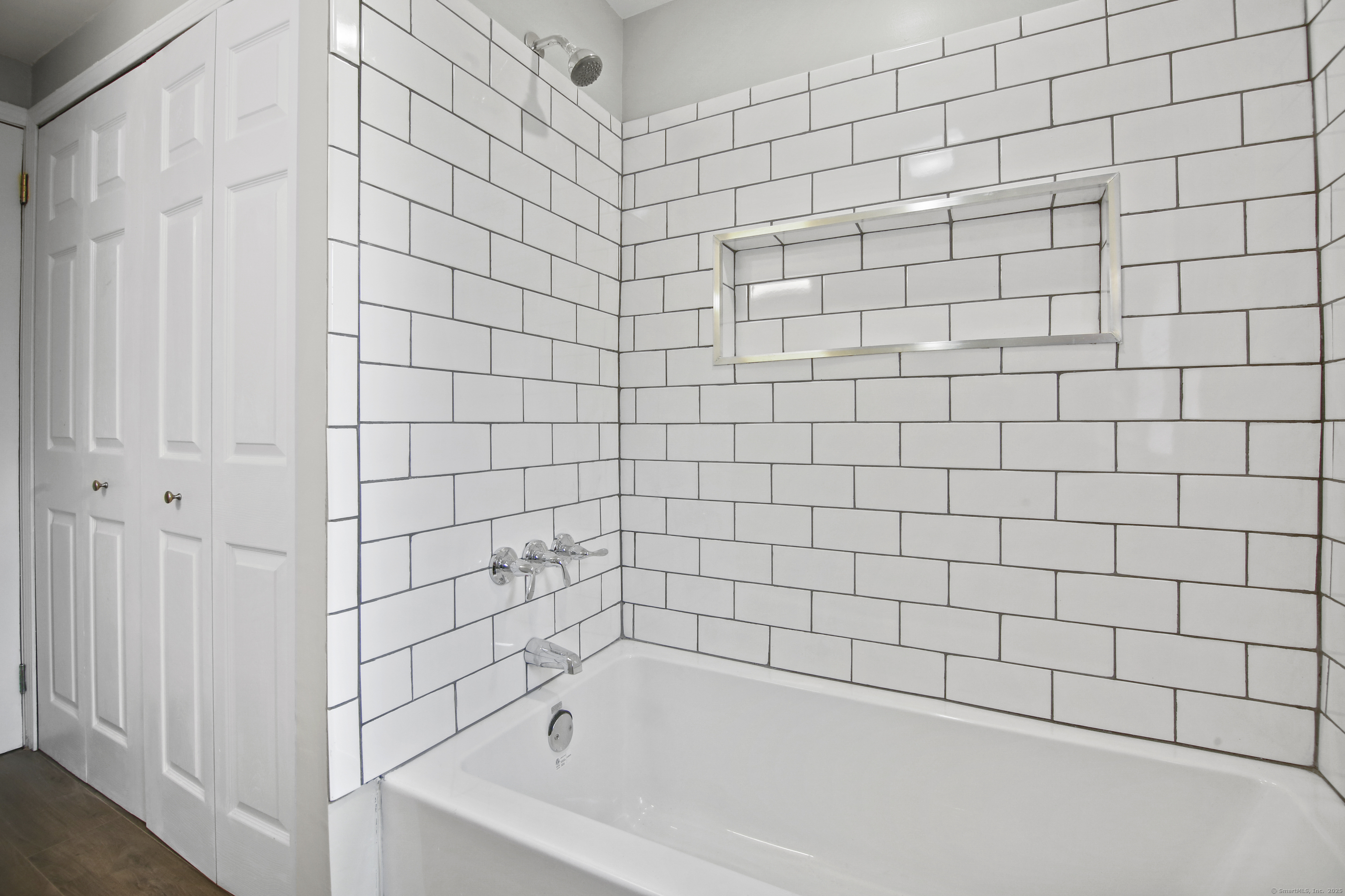 Bristol, Connecticut 06010, United States, 3 Bedrooms Bedrooms, ,1 BathroomBathrooms,Residential,Pending,19036