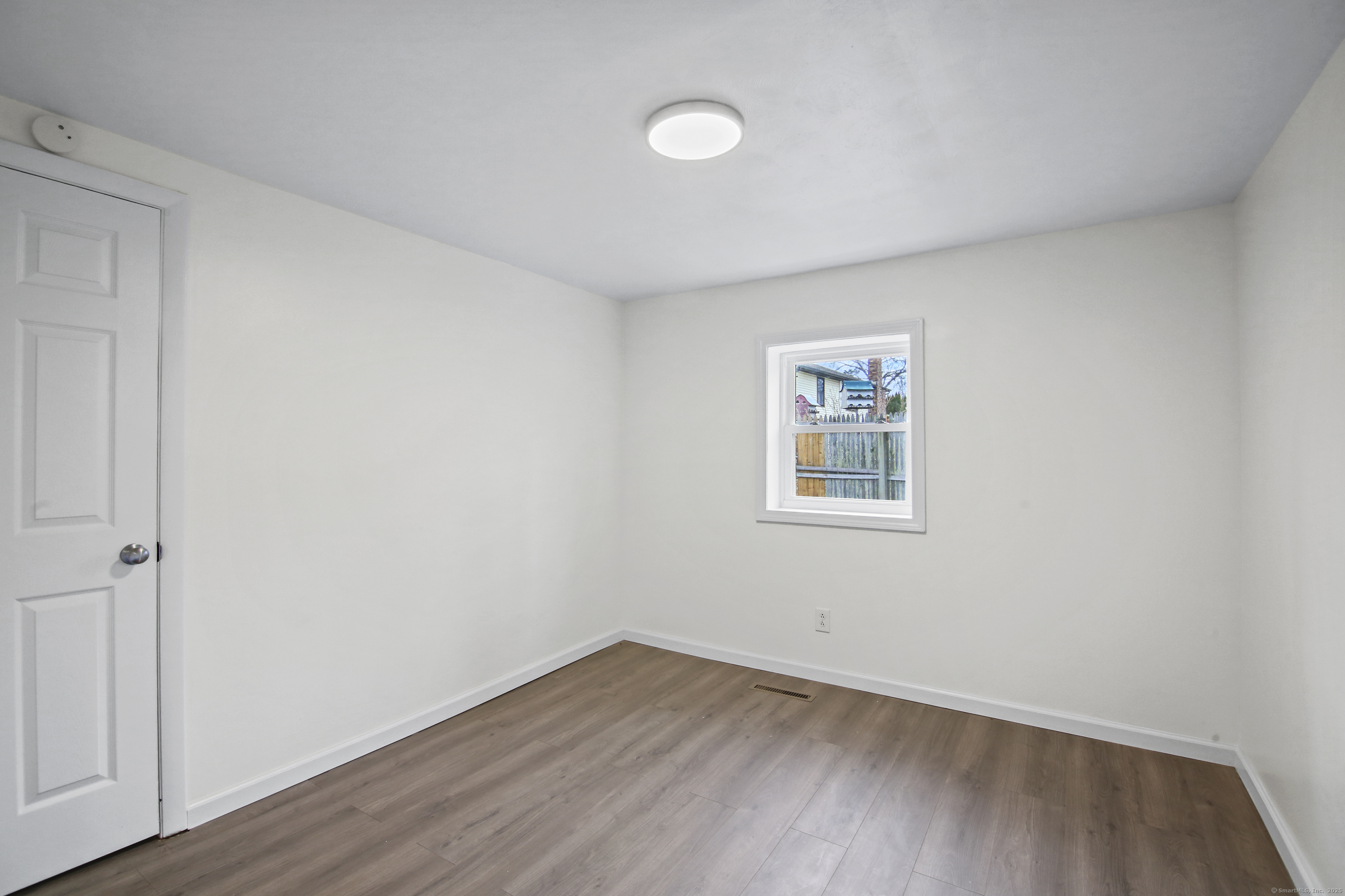 Bristol, Connecticut 06010, United States, 3 Bedrooms Bedrooms, ,1 BathroomBathrooms,Residential,Pending,19036