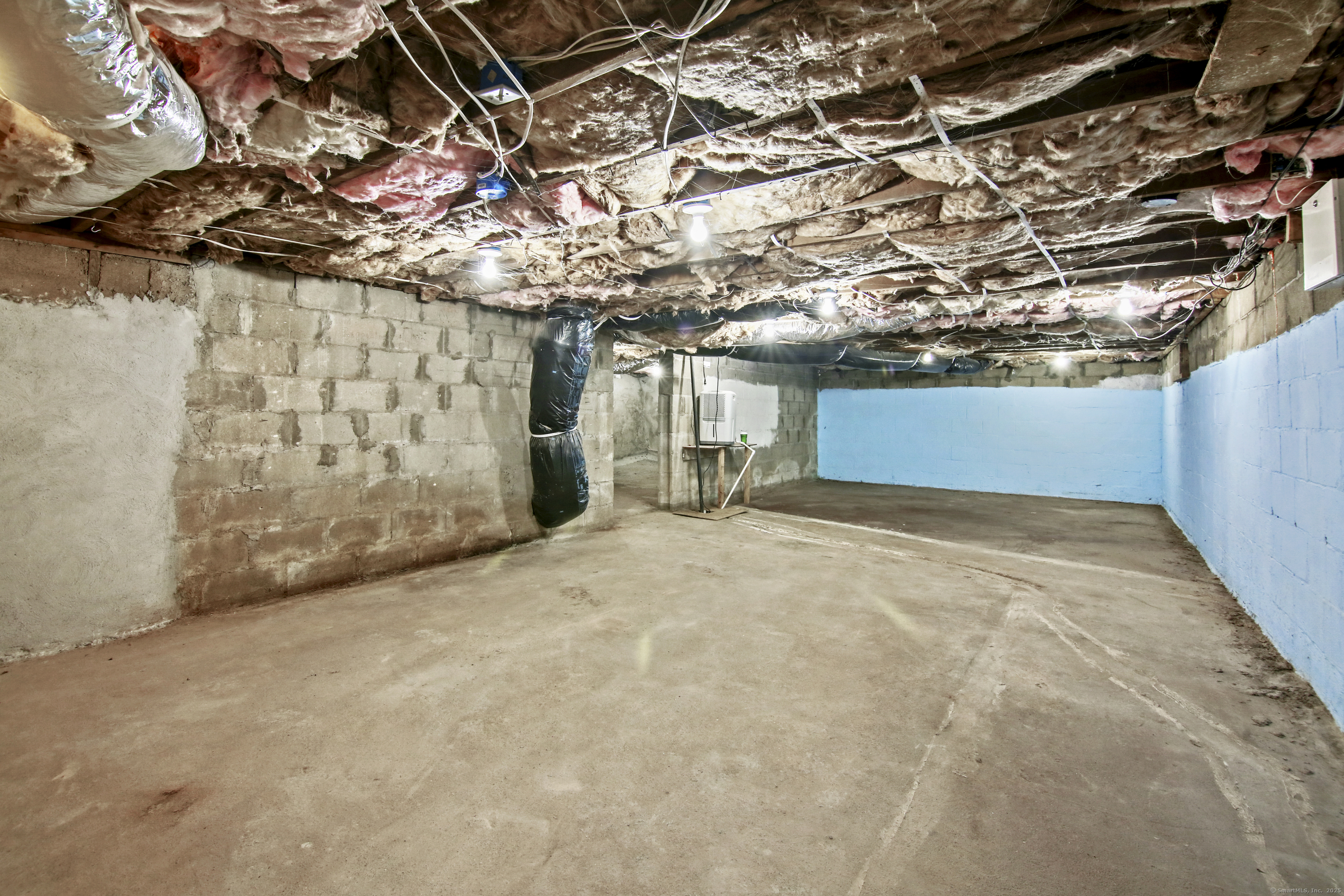 Bristol, Connecticut 06010, United States, 3 Bedrooms Bedrooms, ,1 BathroomBathrooms,Residential,Pending,19036