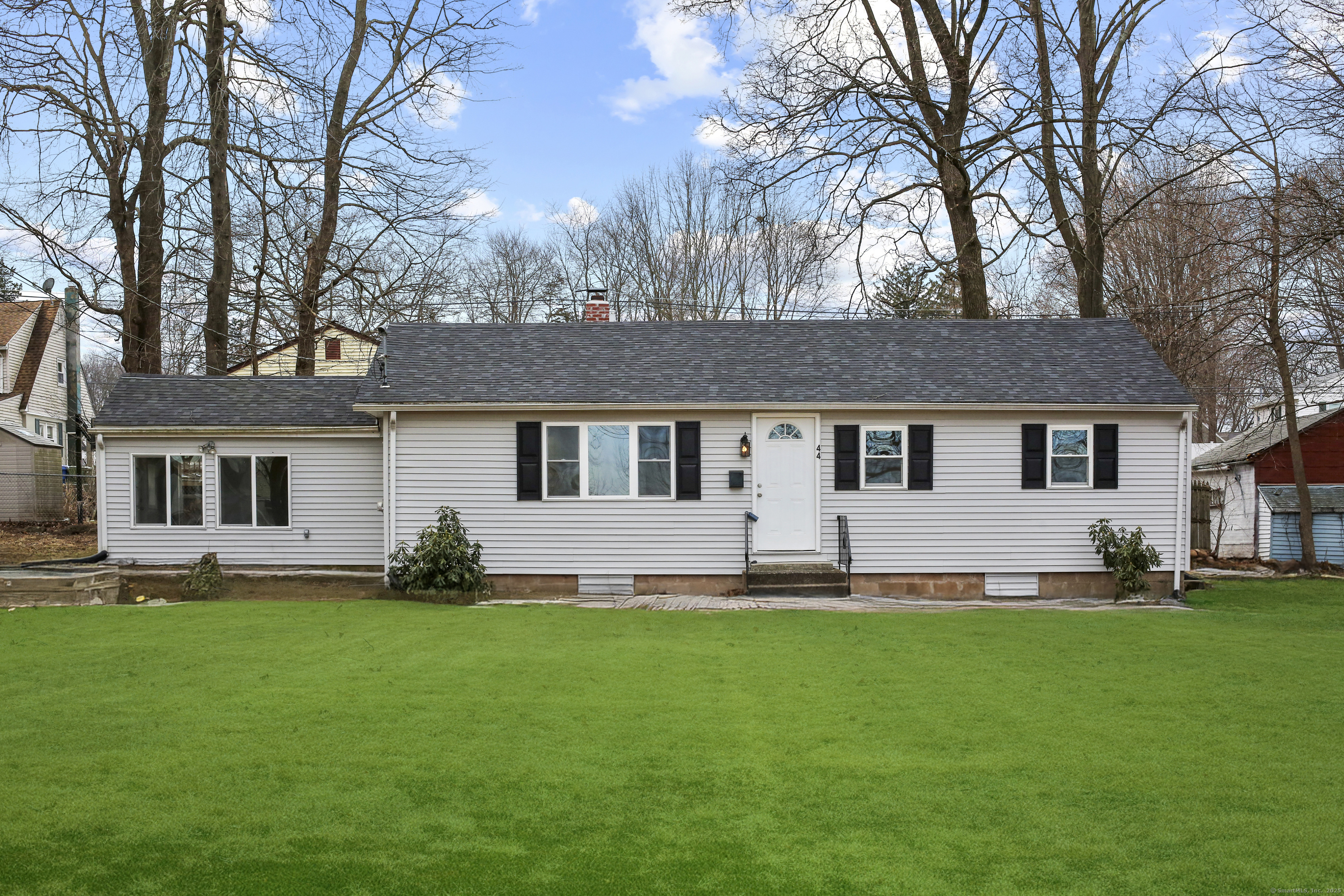 Bristol, Connecticut 06010, United States, 3 Bedrooms Bedrooms, ,1 BathroomBathrooms,Residential,Pending,19036