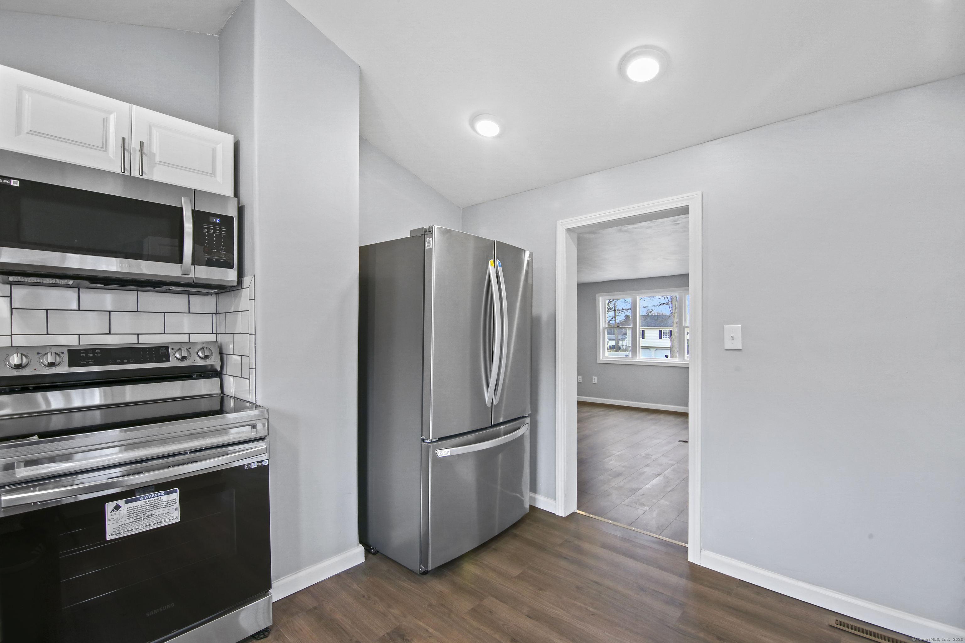 Bristol, Connecticut 06010, United States, 3 Bedrooms Bedrooms, ,1 BathroomBathrooms,Residential,Pending,19036