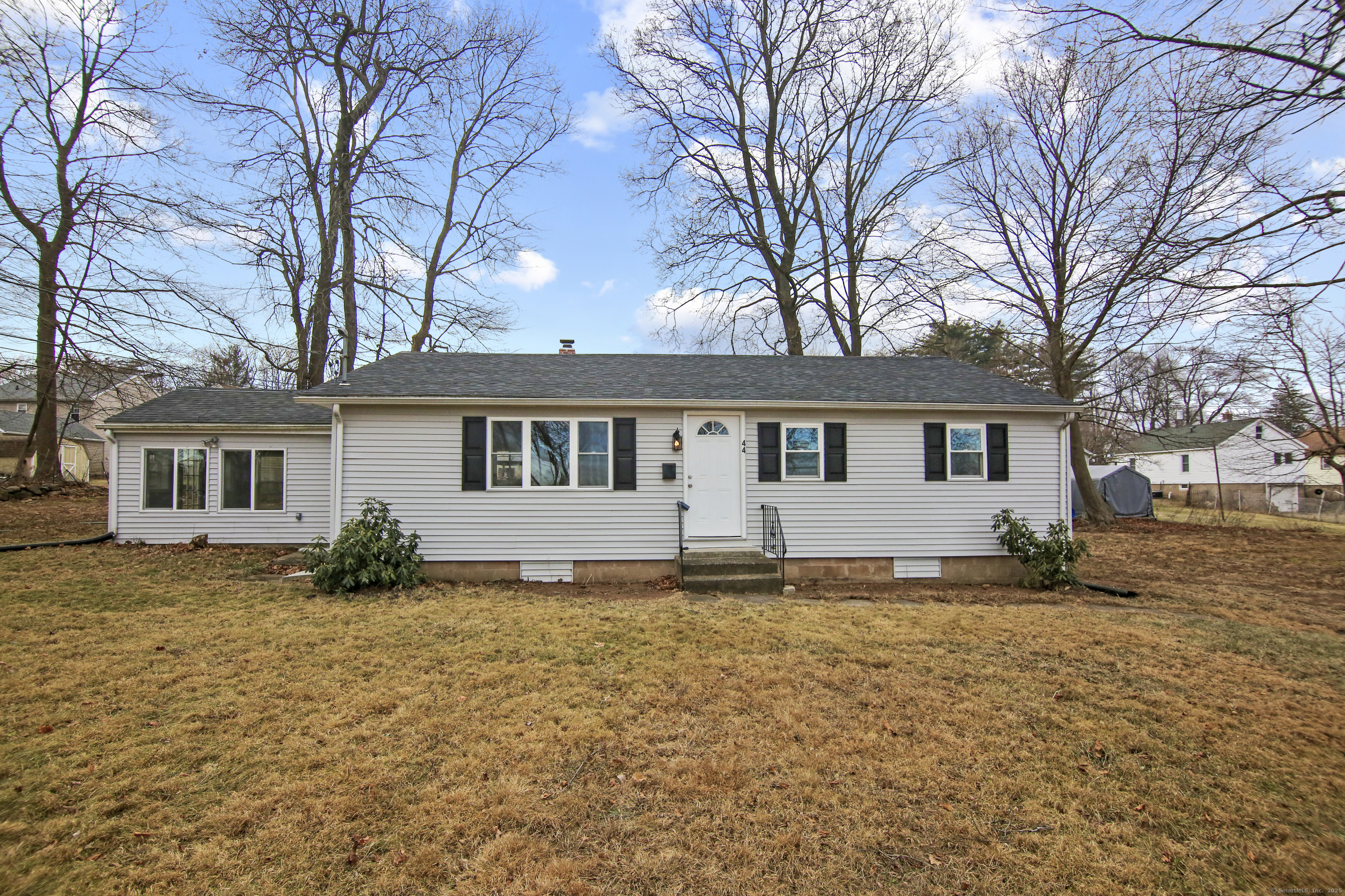 Bristol, Connecticut 06010, United States, 3 Bedrooms Bedrooms, ,1 BathroomBathrooms,Residential,Pending,19036