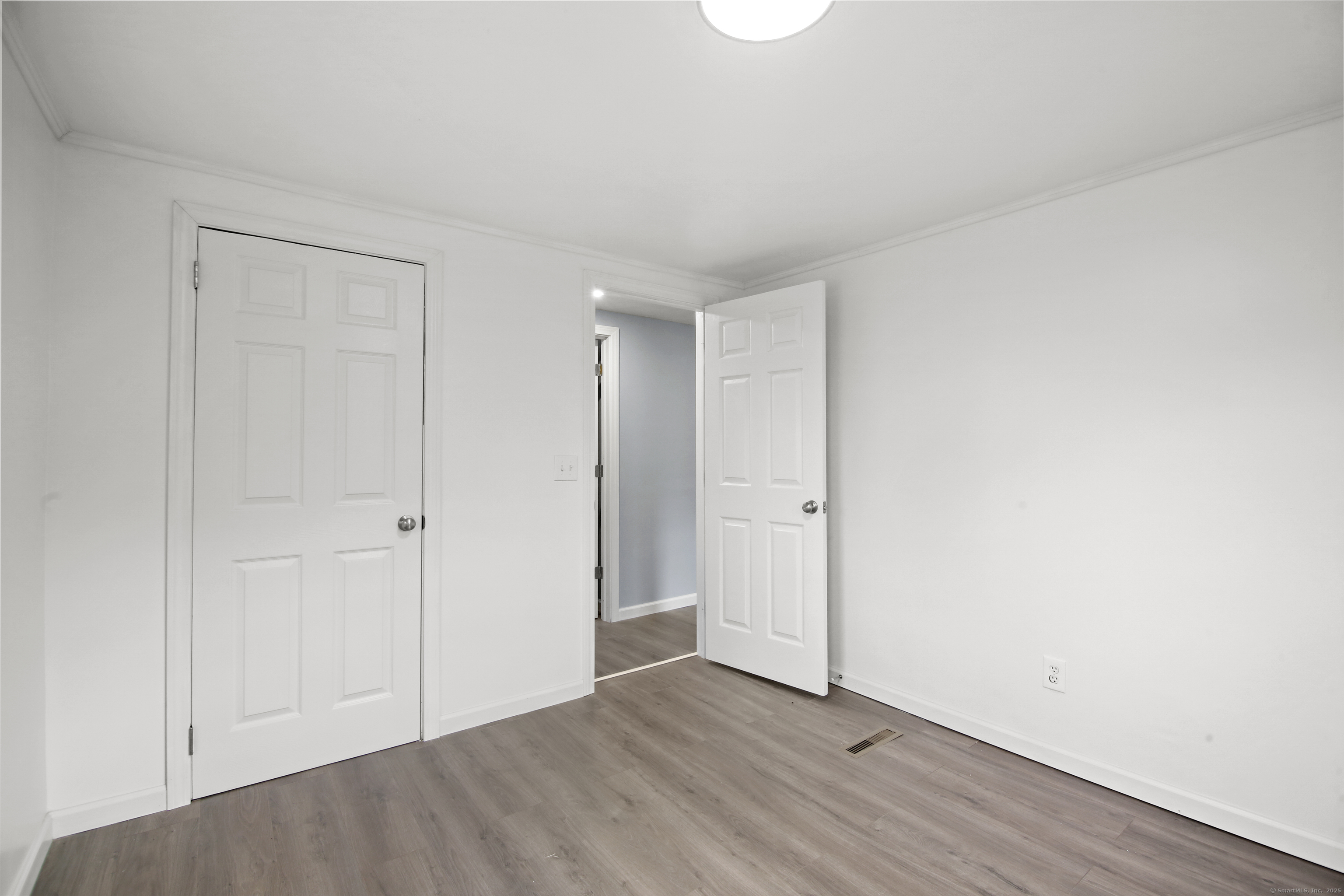 Bristol, Connecticut 06010, United States, 3 Bedrooms Bedrooms, ,1 BathroomBathrooms,Residential,Pending,19036