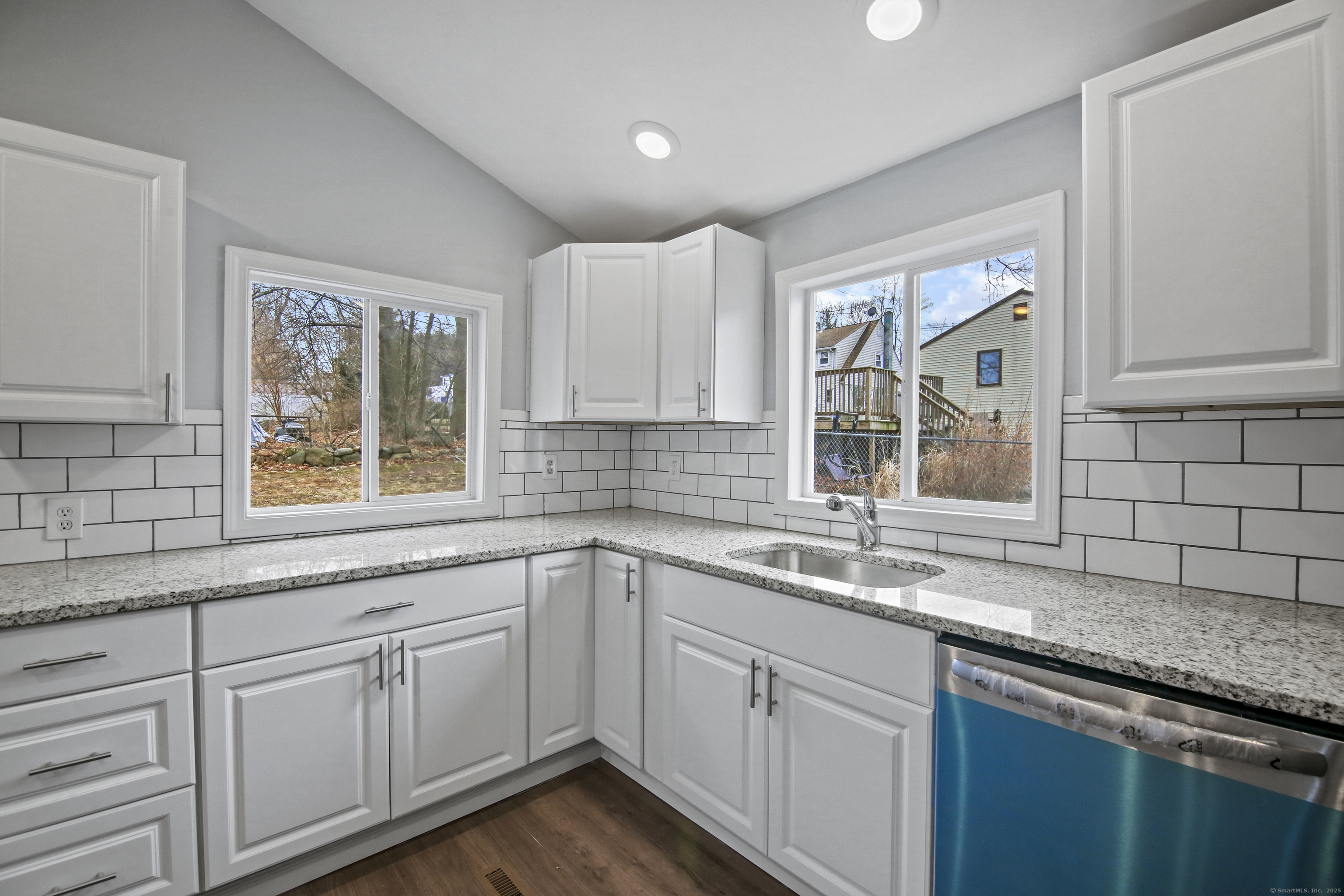 Bristol, Connecticut 06010, United States, 3 Bedrooms Bedrooms, ,1 BathroomBathrooms,Residential,Pending,19036