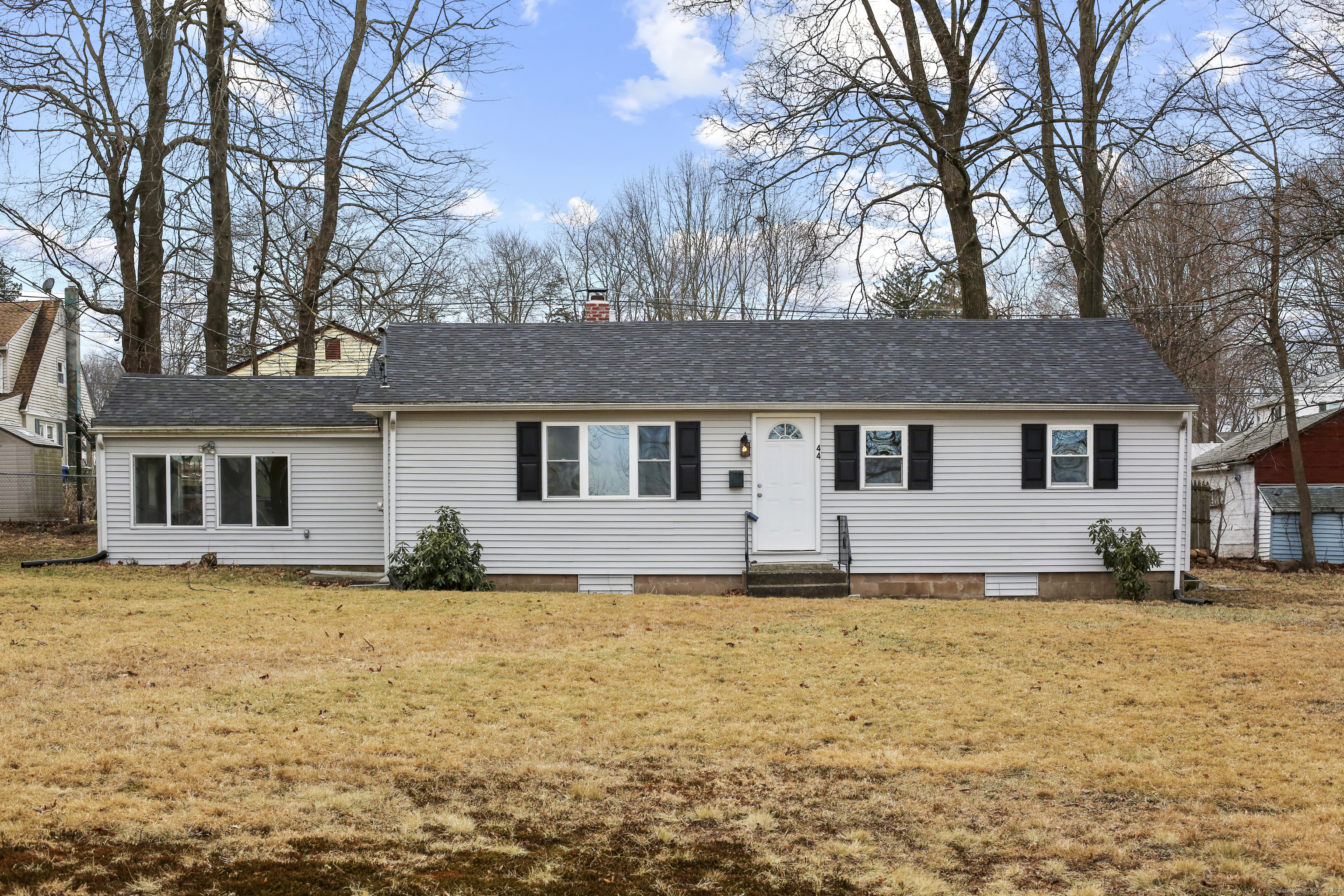 Bristol, Connecticut 06010, United States, 3 Bedrooms Bedrooms, ,1 BathroomBathrooms,Residential,Pending,19036