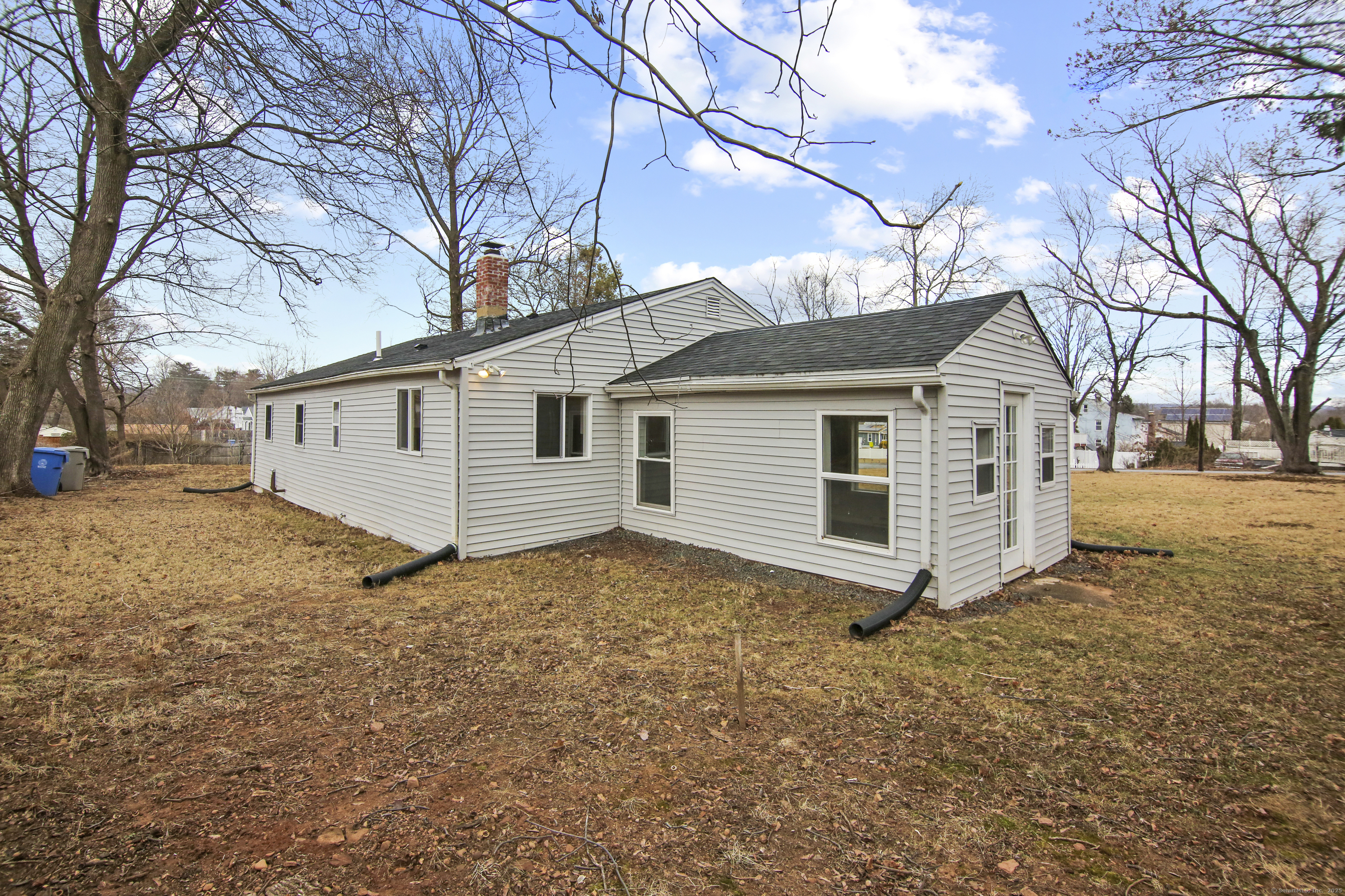 Bristol, Connecticut 06010, United States, 3 Bedrooms Bedrooms, ,1 BathroomBathrooms,Residential,Pending,19036