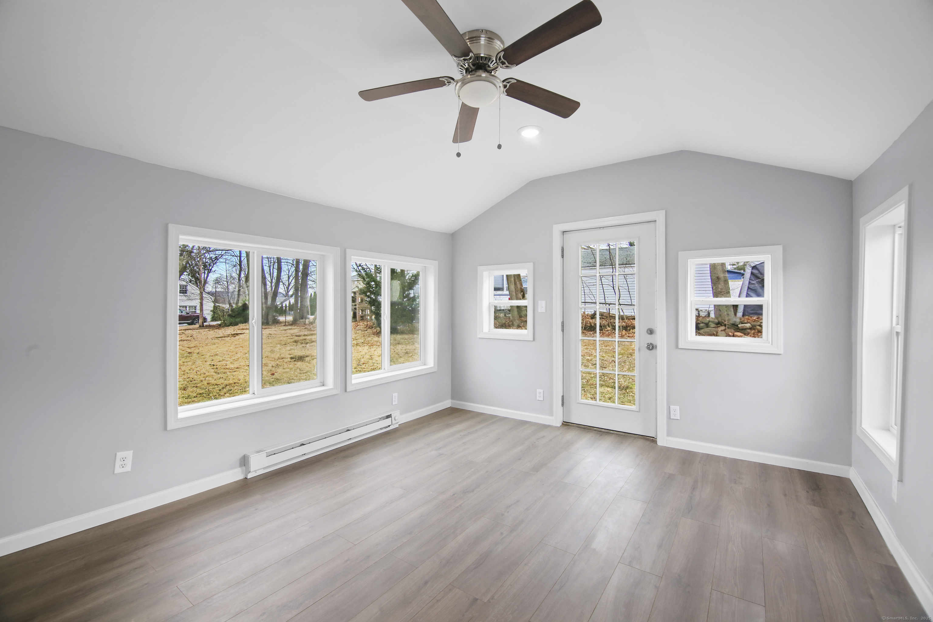 Bristol, Connecticut 06010, United States, 3 Bedrooms Bedrooms, ,1 BathroomBathrooms,Residential,Pending,19036