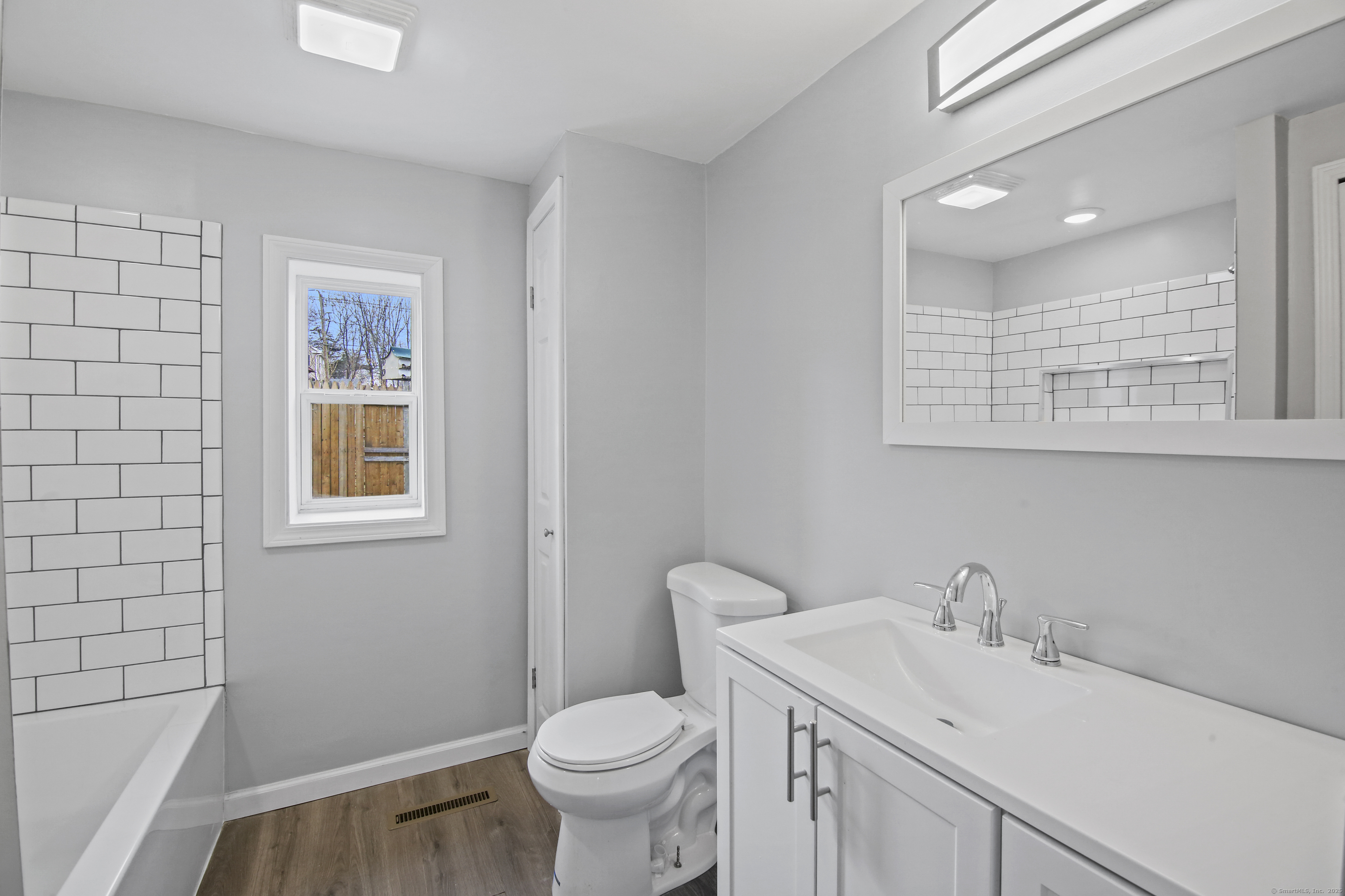 Bristol, Connecticut 06010, United States, 3 Bedrooms Bedrooms, ,1 BathroomBathrooms,Residential,Pending,19036