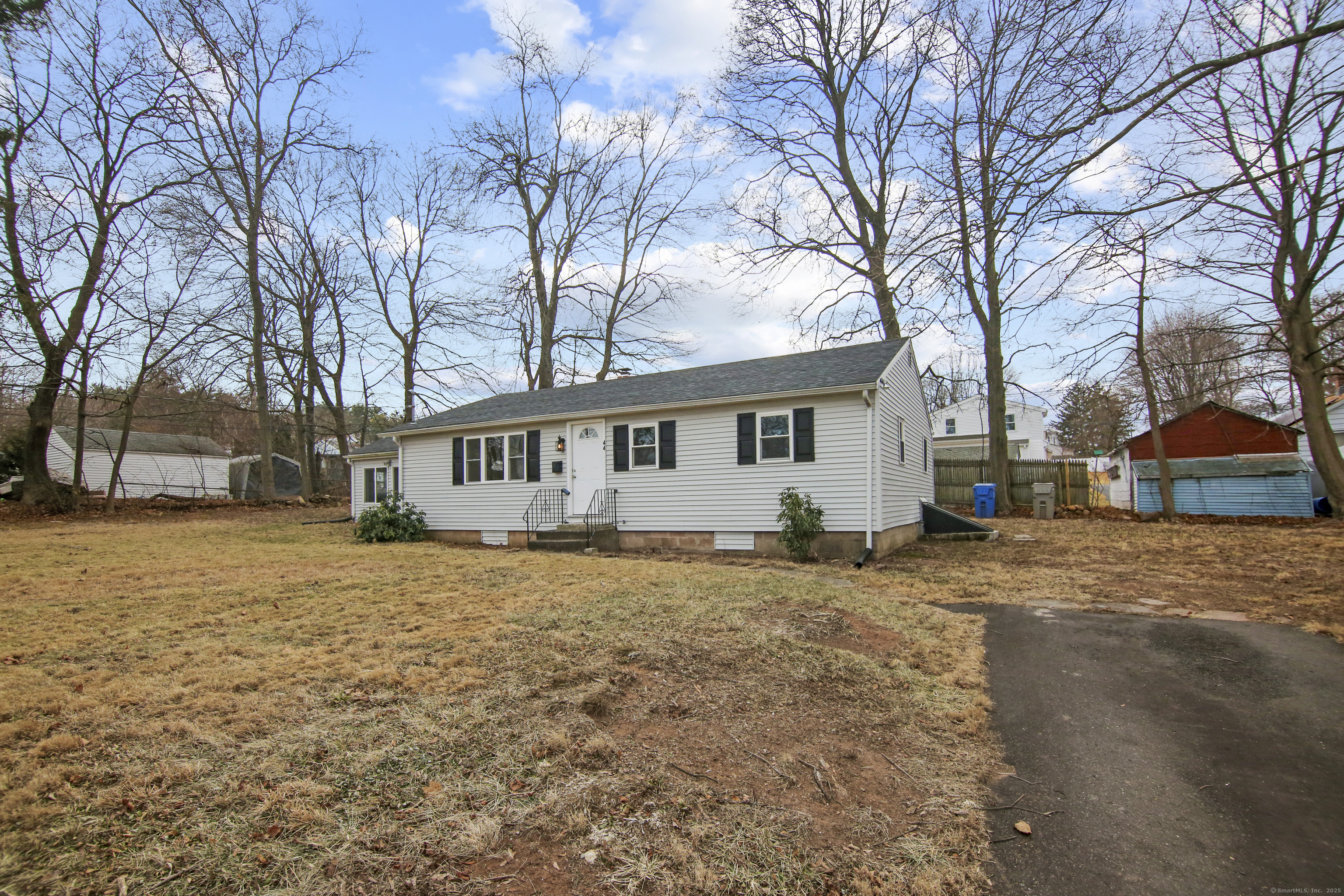 Bristol, Connecticut 06010, United States, 3 Bedrooms Bedrooms, ,1 BathroomBathrooms,Residential,Pending,19036