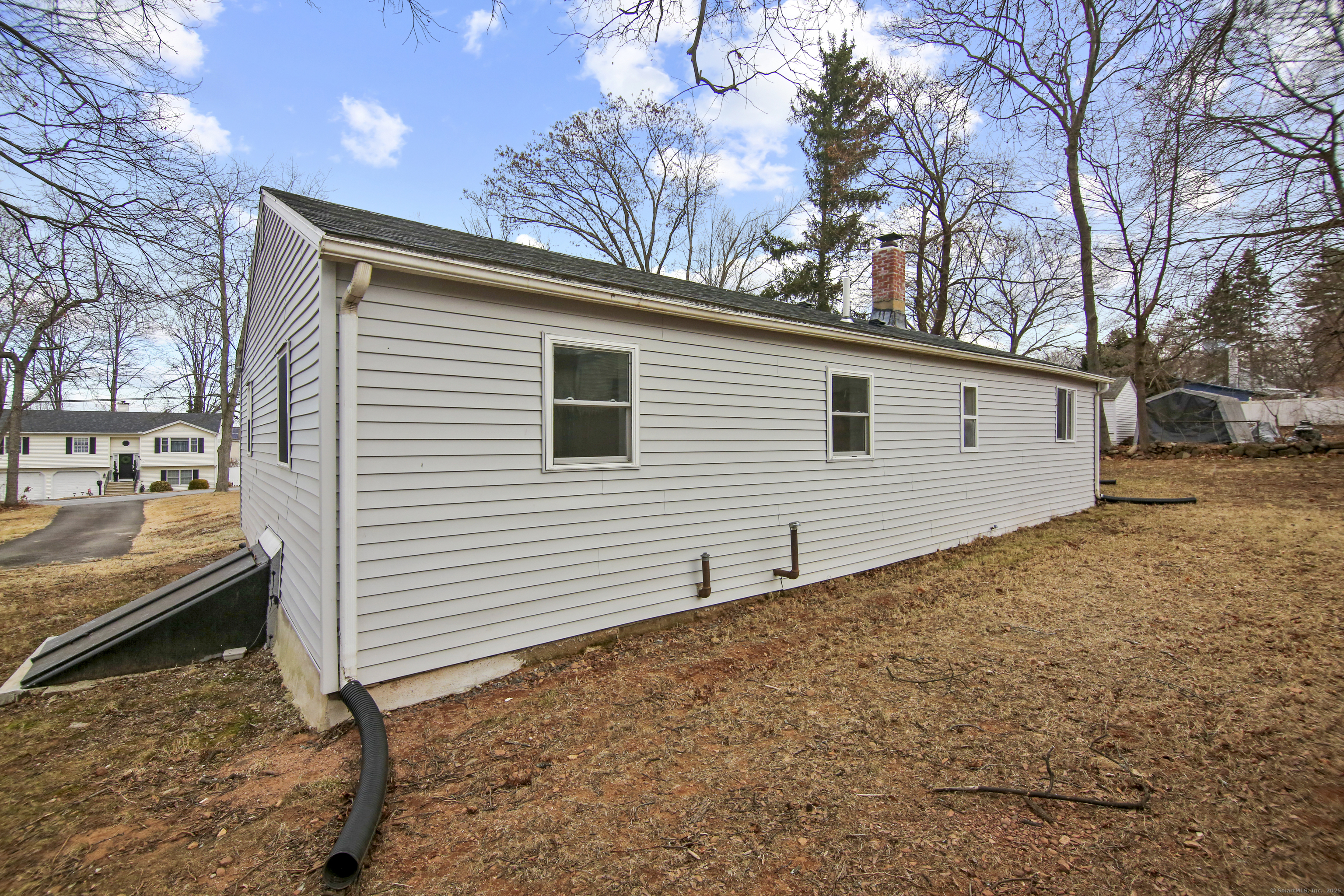 Bristol, Connecticut 06010, United States, 3 Bedrooms Bedrooms, ,1 BathroomBathrooms,Residential,Pending,19036