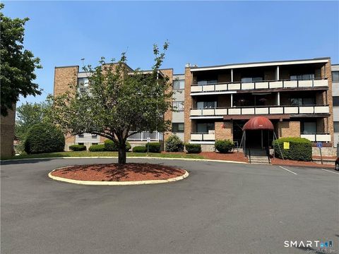 Photo of 157 Bull Hill Lane #APT 201, West Haven, CT 06516 (MLS # 24146402)