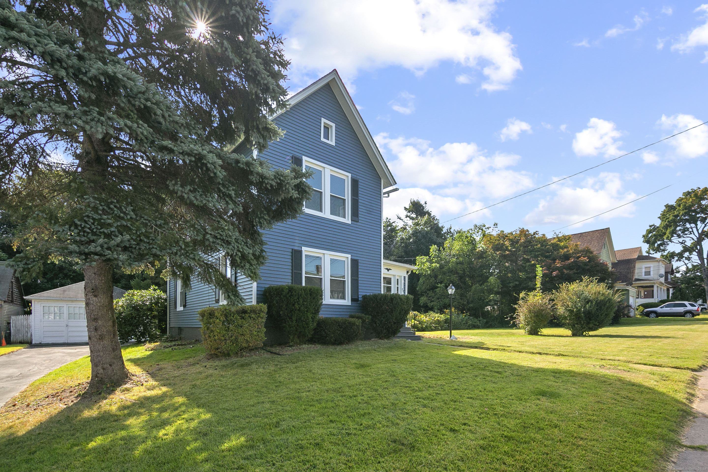 Meriden, Connecticut 06450, United States, 3 Bedrooms Bedrooms, ,1 BathroomBathrooms,Residential,Pending,43747