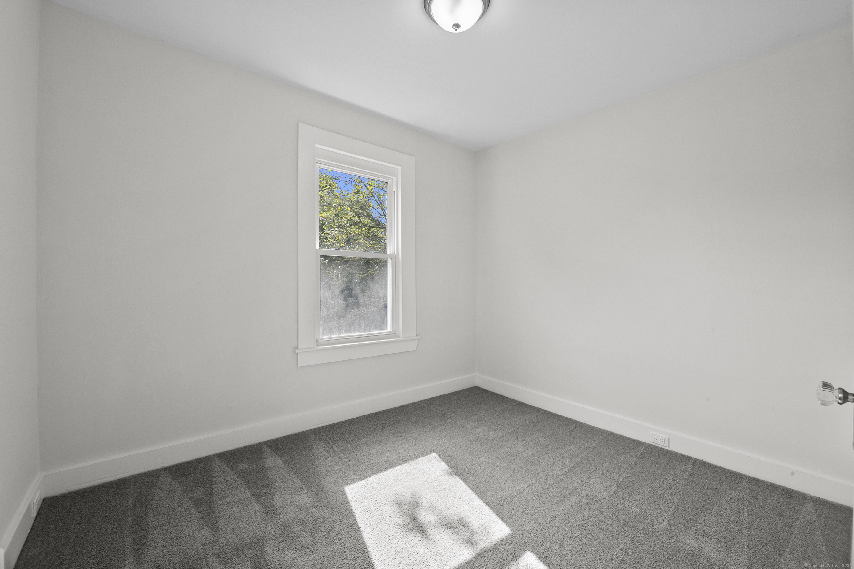 Meriden, Connecticut 06450, United States, 3 Bedrooms Bedrooms, ,1 BathroomBathrooms,Residential,Pending,43747