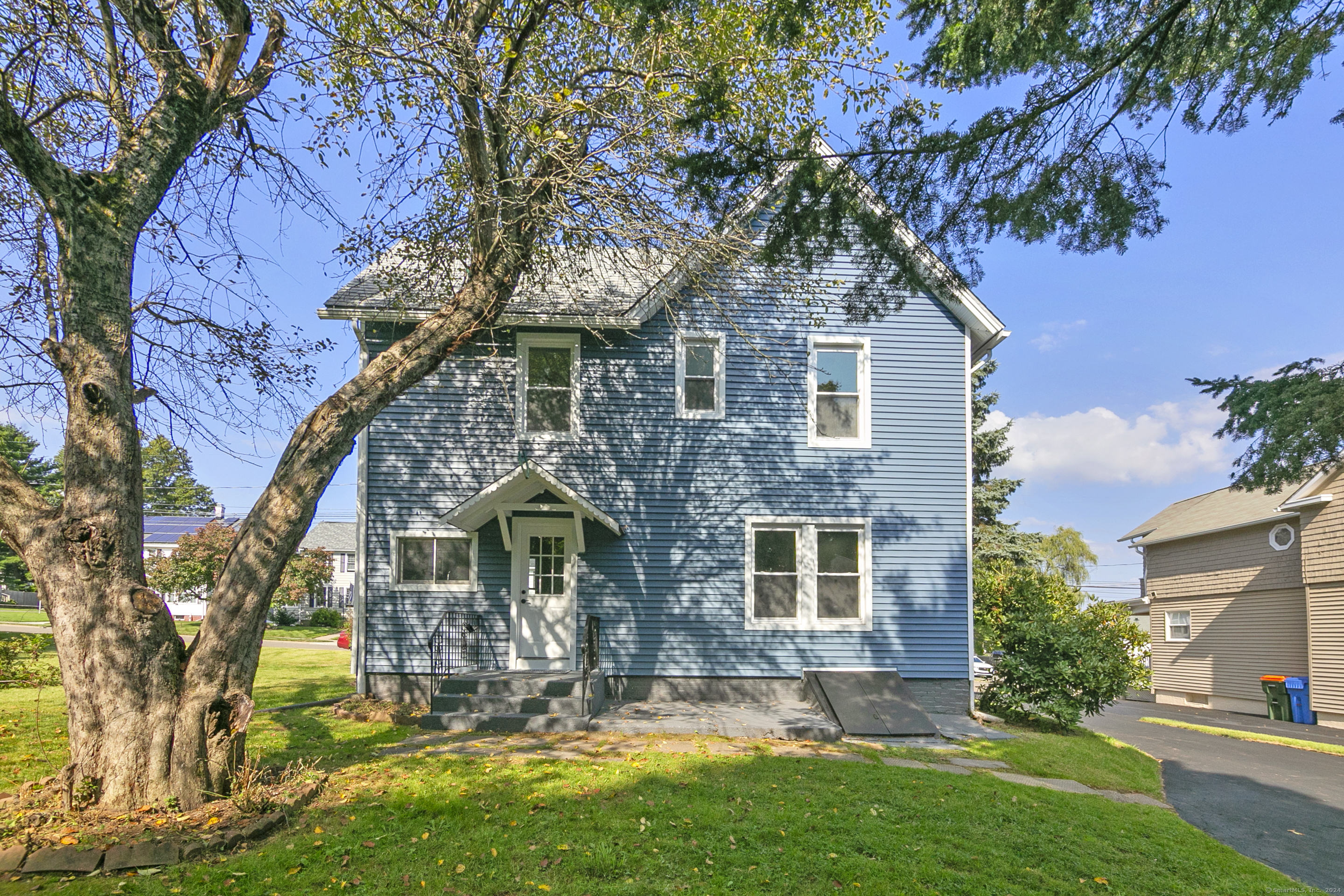 Meriden, Connecticut 06450, United States, 3 Bedrooms Bedrooms, ,1 BathroomBathrooms,Residential,Pending,43747