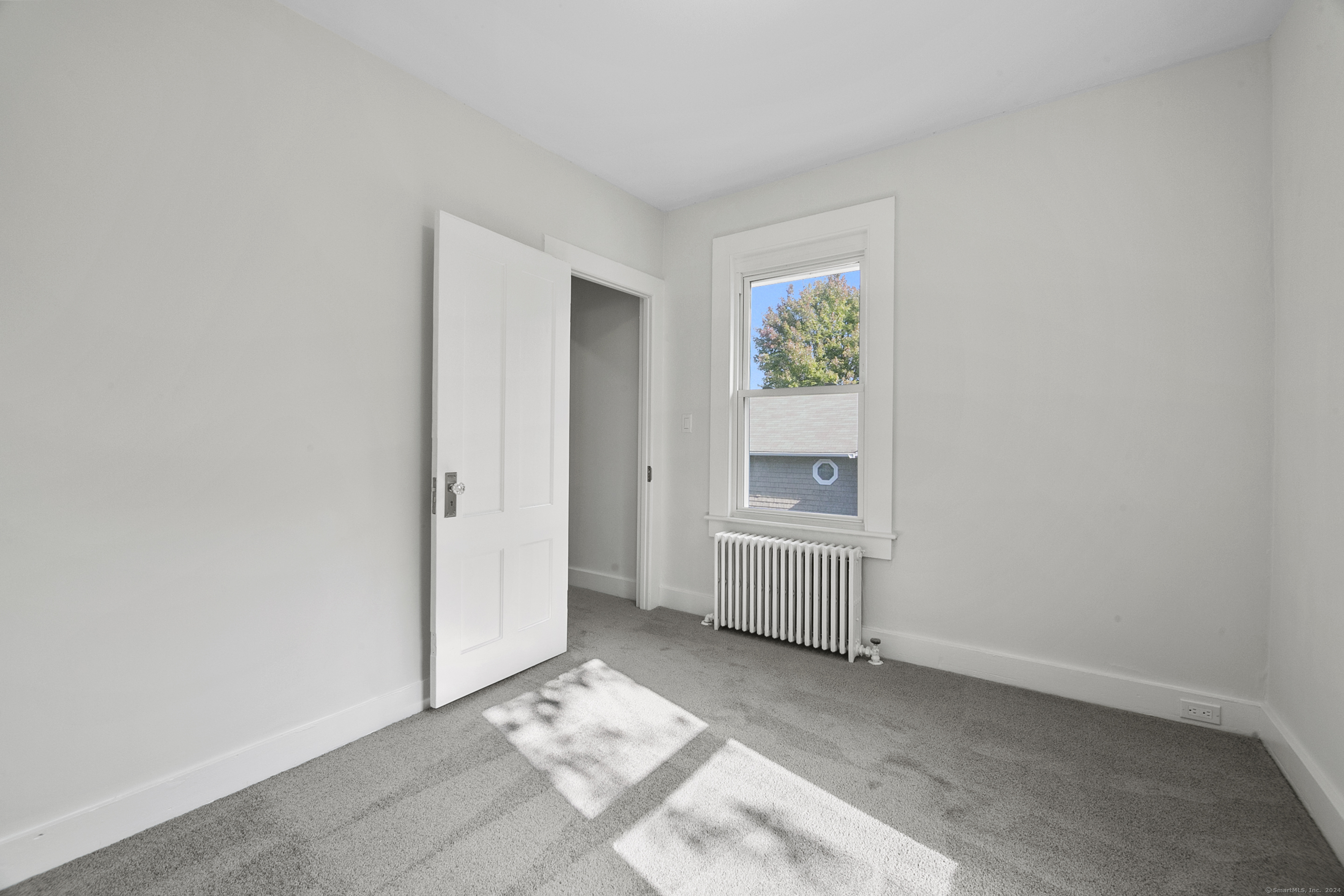 Meriden, Connecticut 06450, United States, 3 Bedrooms Bedrooms, ,1 BathroomBathrooms,Residential,Pending,43747