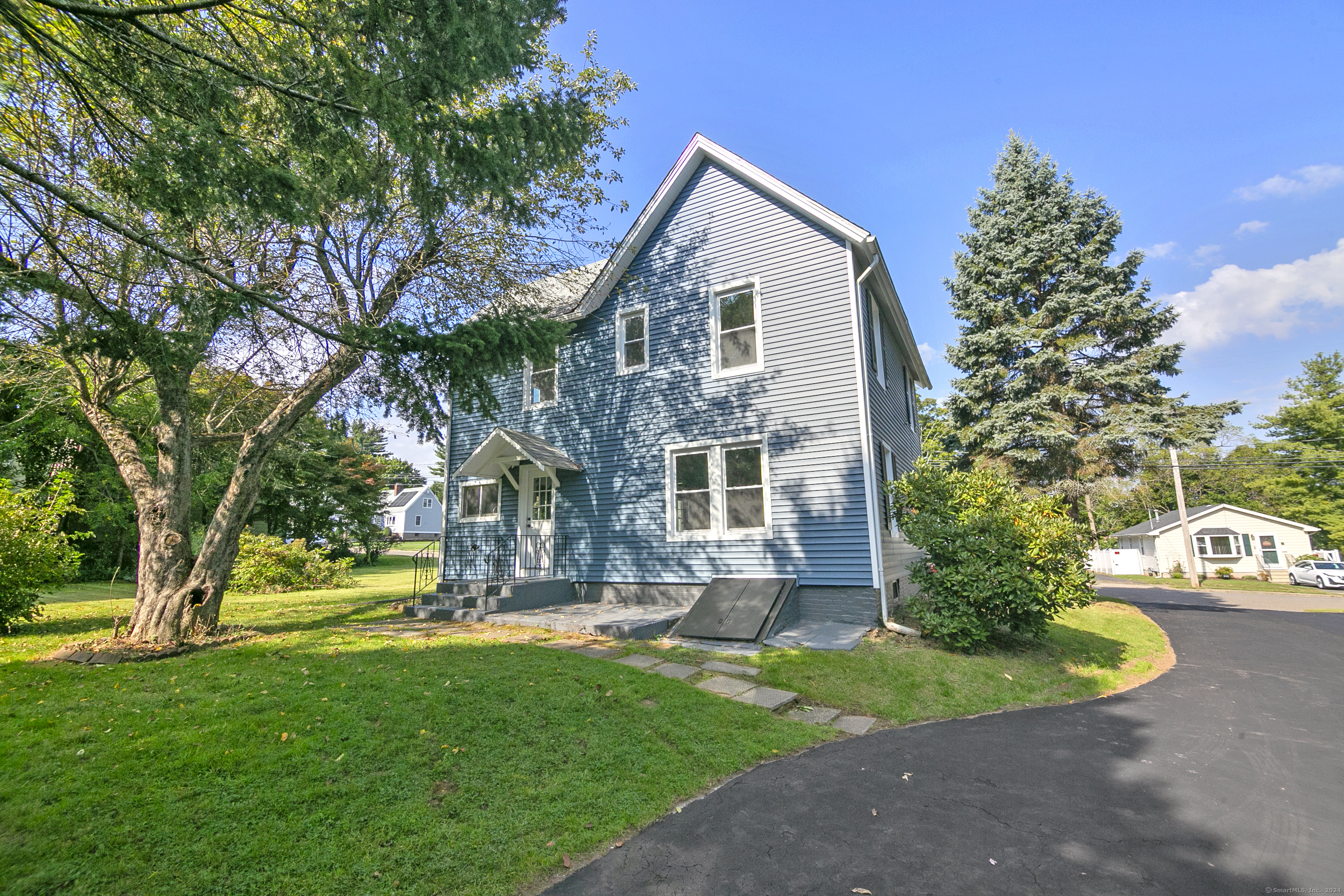 Meriden, Connecticut 06450, United States, 3 Bedrooms Bedrooms, ,1 BathroomBathrooms,Residential,Pending,43747