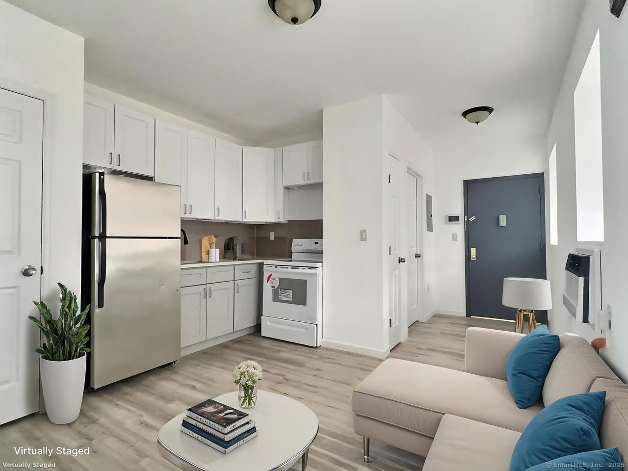 Fairfield Avenue 204, Bridgeport, Connecticut - 1 Bedrooms  
1 Bathrooms  
4 Rooms - 